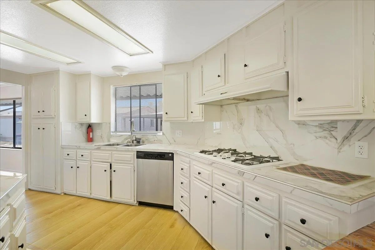 https://cdn.realtyfeed.com/cdn/127/260024032/91b0ee7067978b032ae3168bd688f991.webp