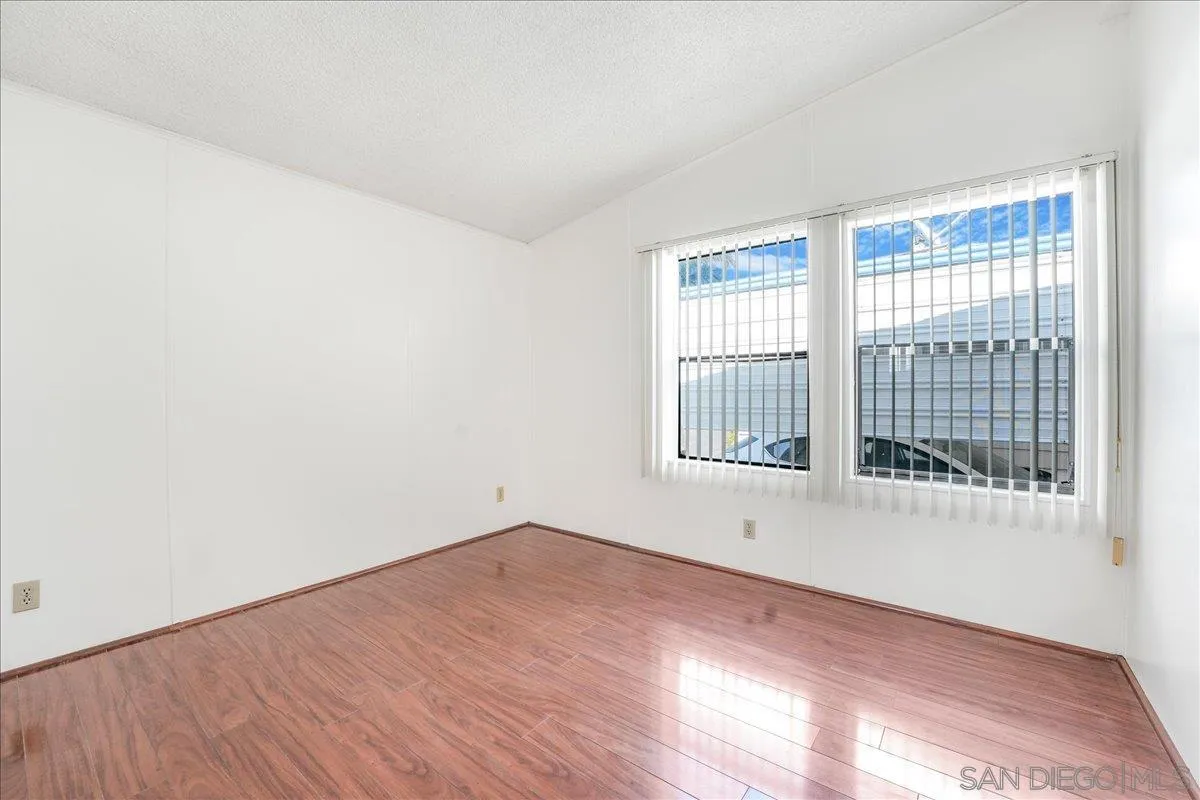https://cdn.realtyfeed.com/cdn/127/260024032/bbcd45647e9b758f9850dbac0c77eecf.webp