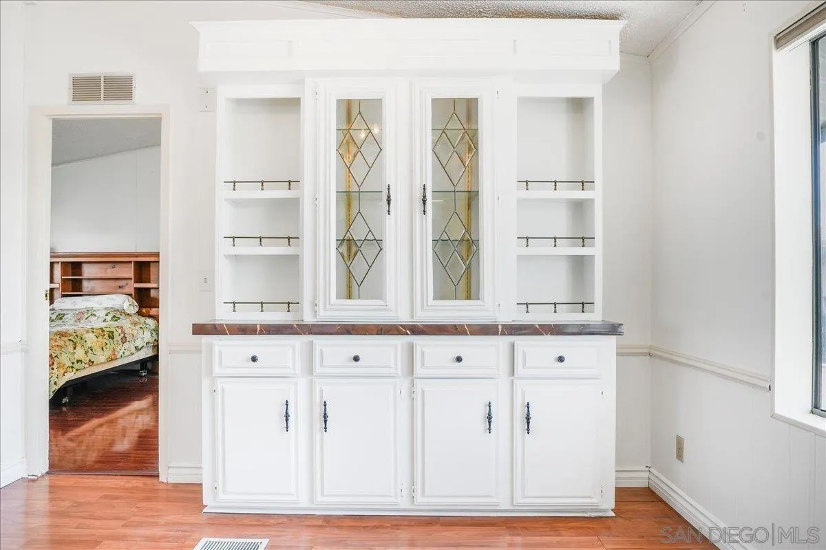 https://cdn.realtyfeed.com/cdn/127/260024032/f573f5b5aca1b9d286664ff8d87142b3.webp
