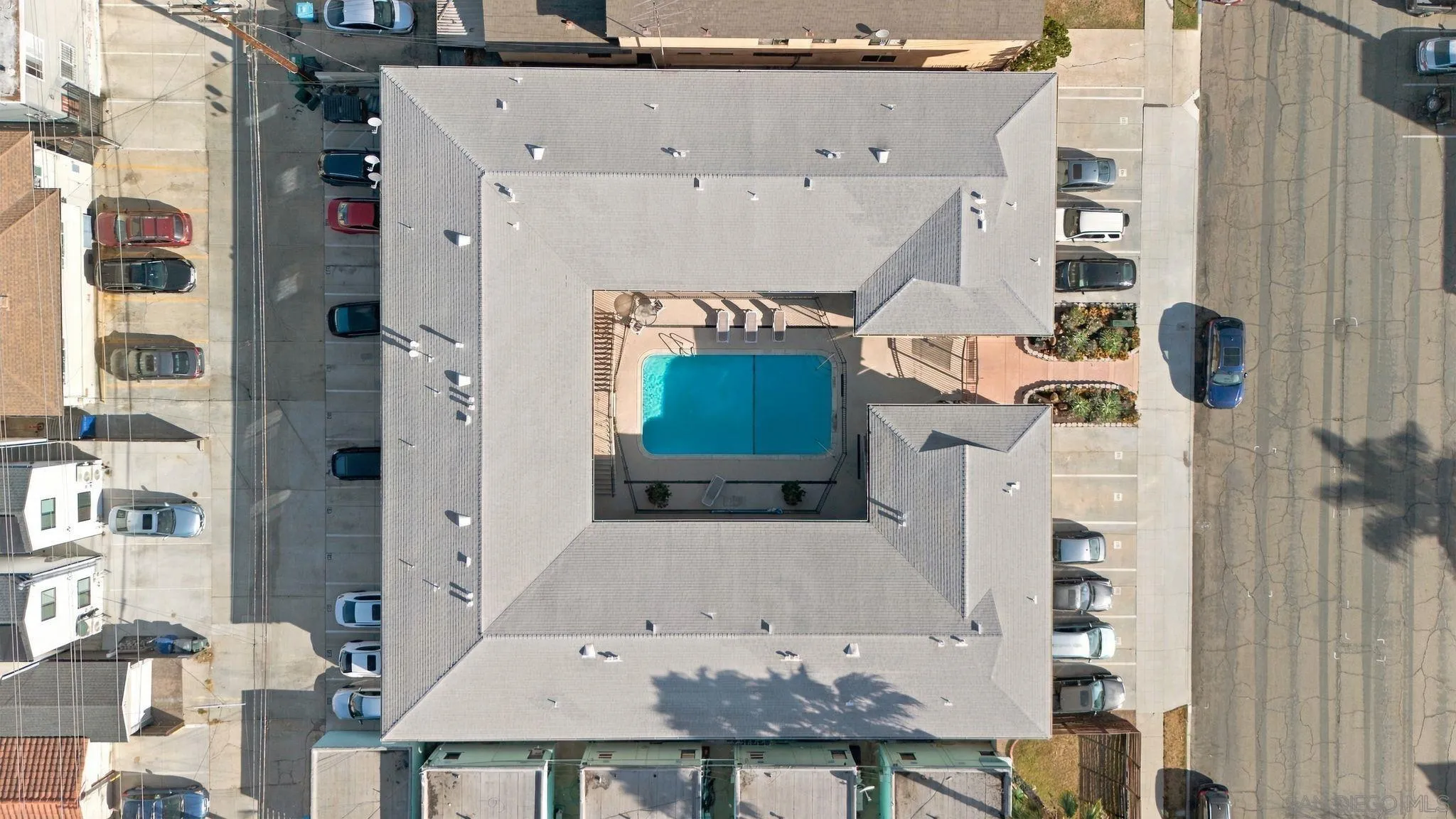https://cdn.realtyfeed.com/cdn/127/260024034/3041044e42a9c8454356759e300b3af7.webp