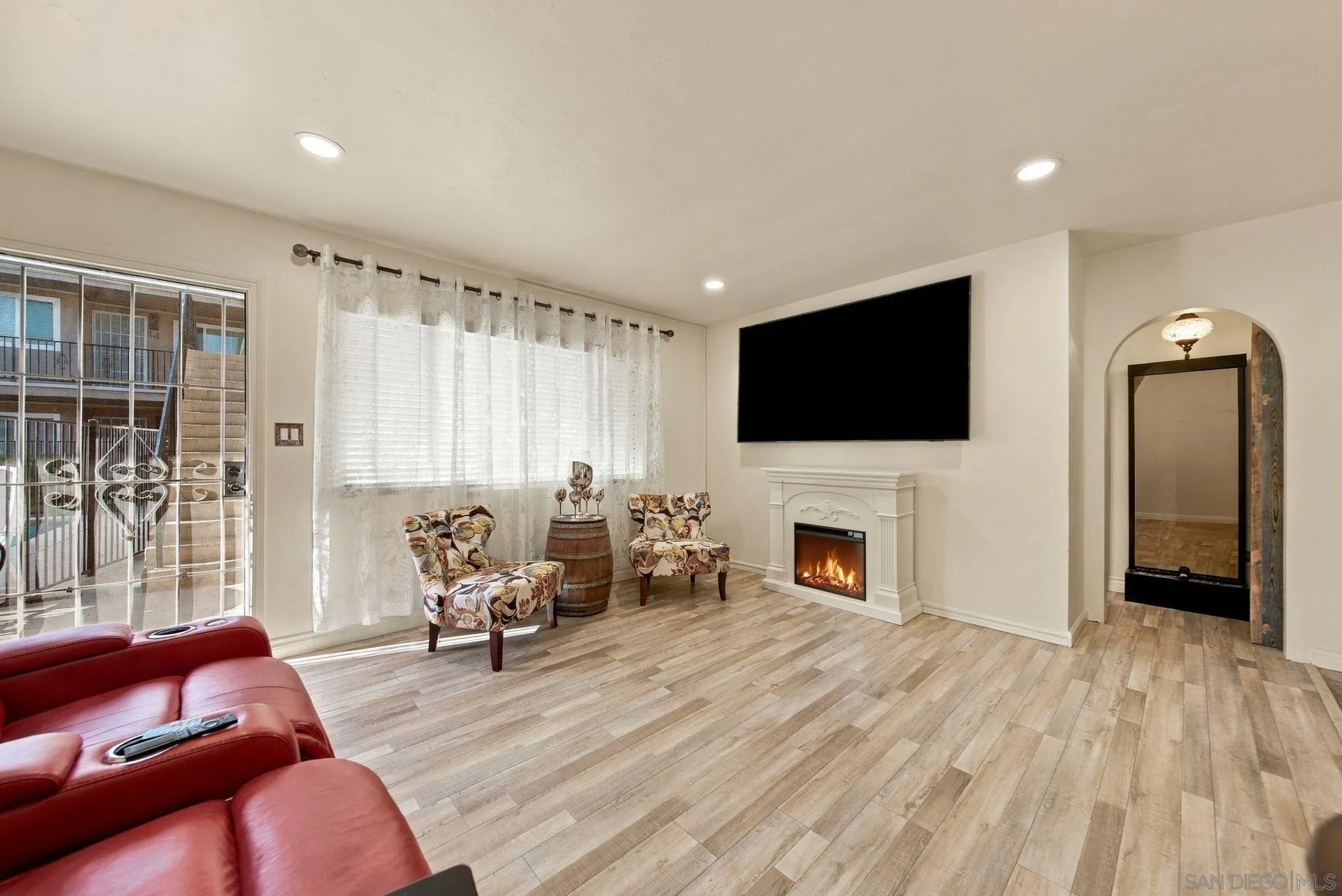https://cdn.realtyfeed.com/cdn/127/260024034/a3ca5377647614f29e1a93d134369112.webp