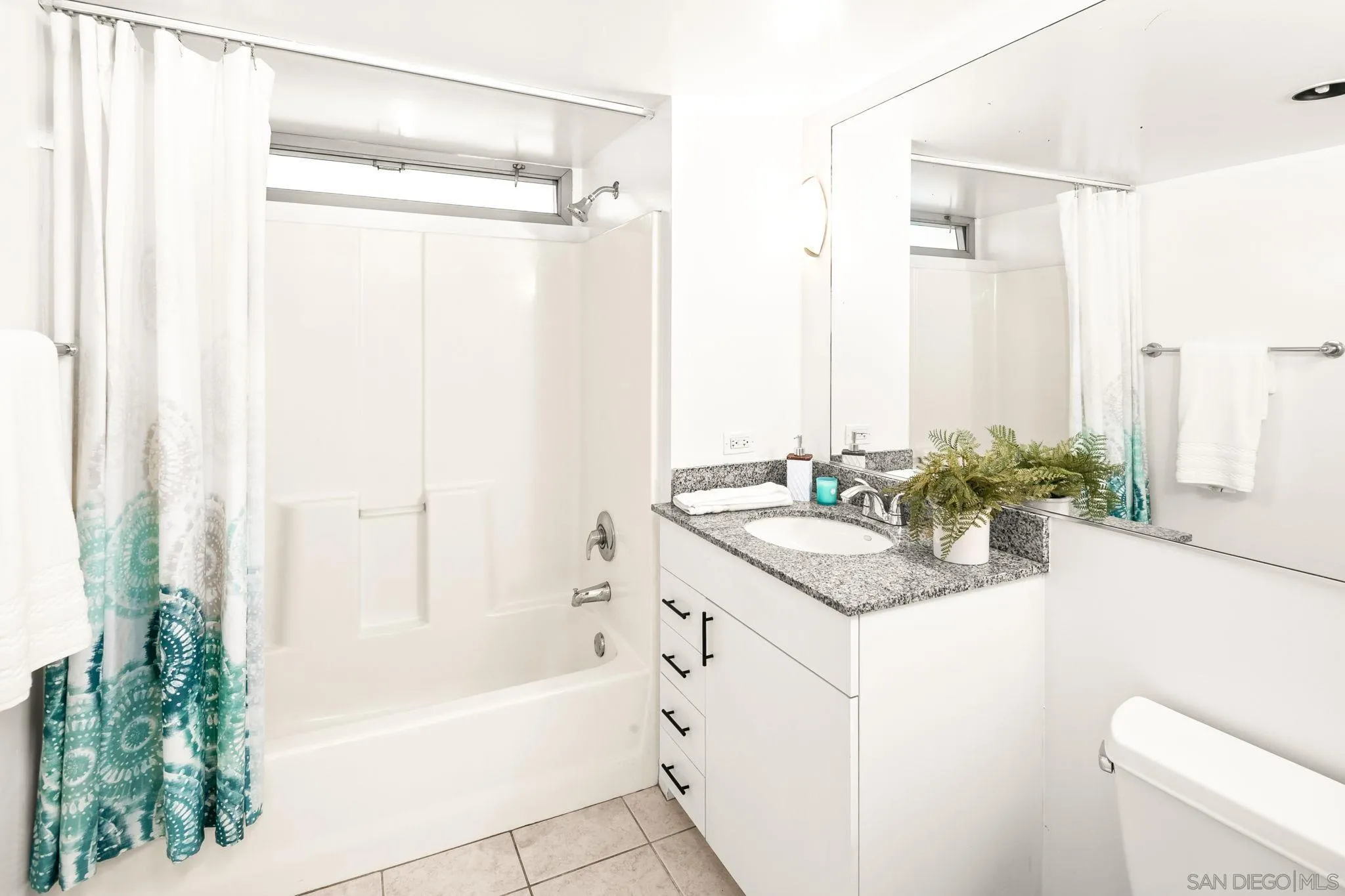https://cdn.realtyfeed.com/cdn/127/260024041/549635de4420b966ece6df9c0ce4bb60.webp