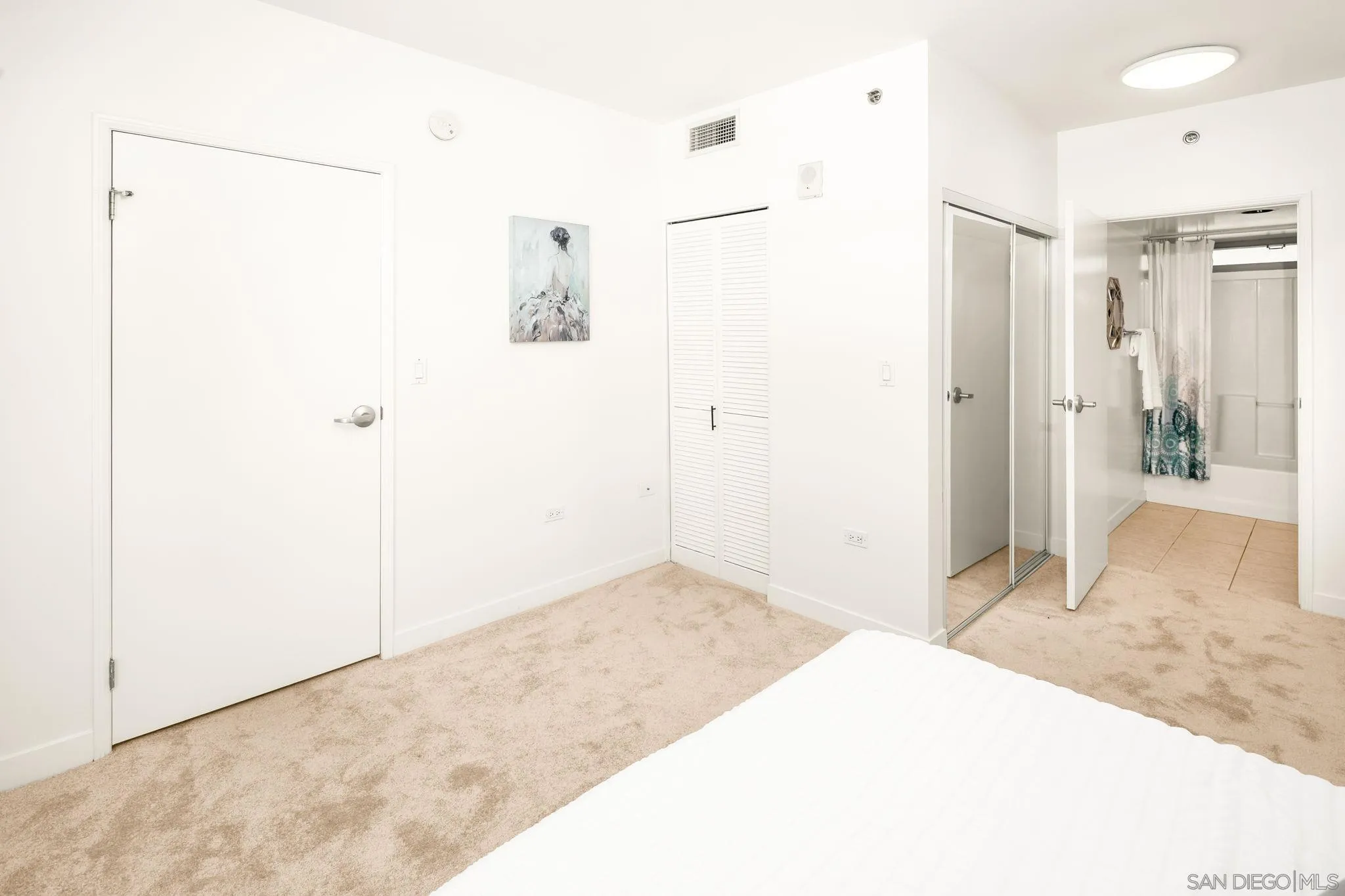 https://cdn.realtyfeed.com/cdn/127/260024041/706910775ff6d423cff832f4dd369647.webp