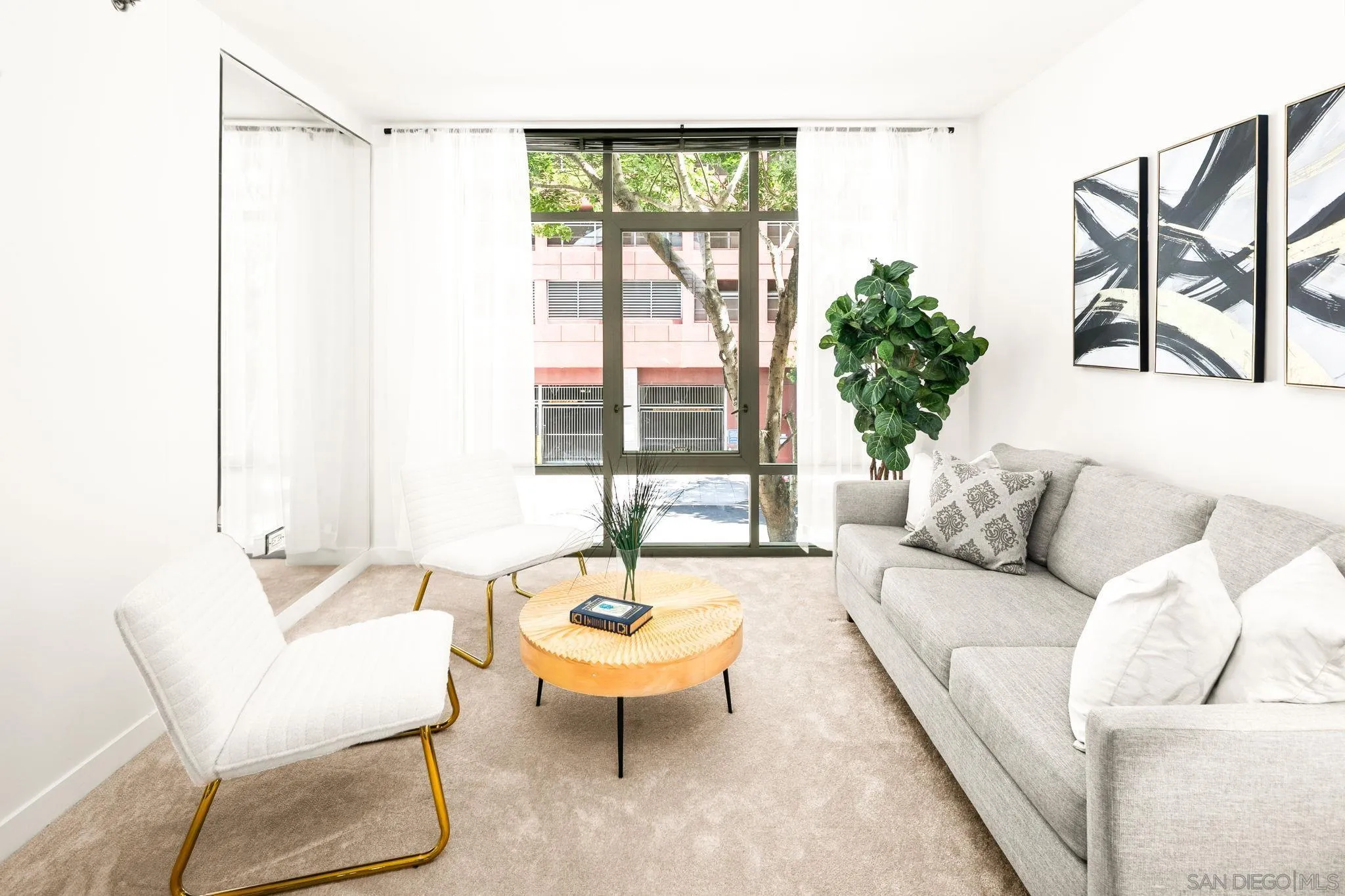 https://cdn.realtyfeed.com/cdn/127/260024041/98af18ecec56dc3bbf34a60813e75caa.webp