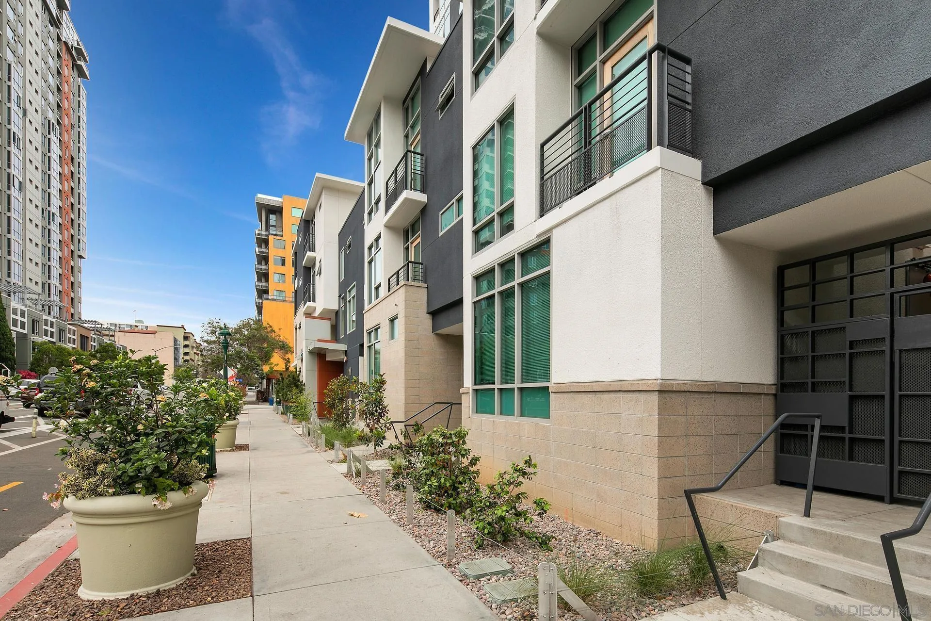 https://cdn.realtyfeed.com/cdn/127/260024041/cb665ebc70fc35fcd055032b9ea43657.webp