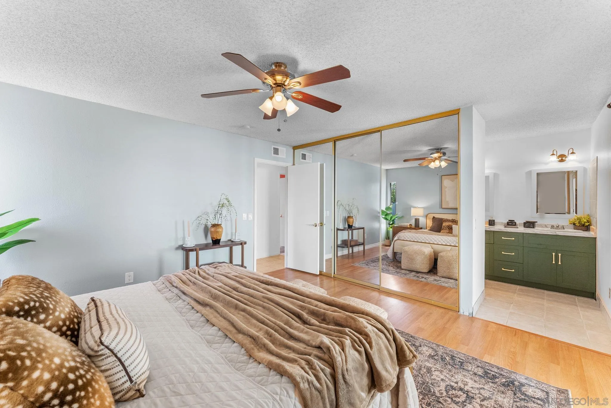 https://cdn.realtyfeed.com/cdn/127/260024044/255545635f3ed4557343cf7c1b28ac4d.webp