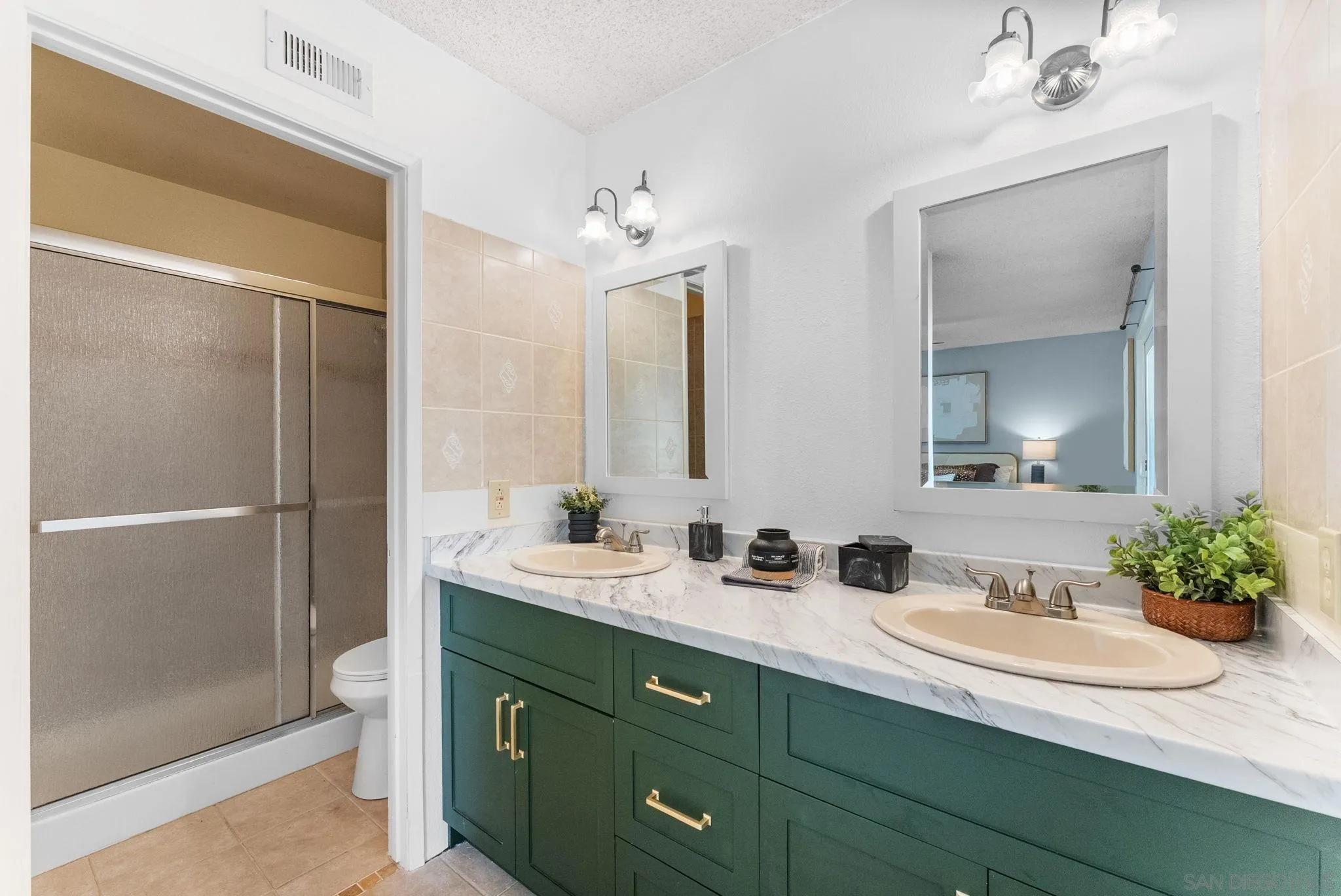 https://cdn.realtyfeed.com/cdn/127/260024044/41f21485da3aa4f8e37950500e0752ac.webp