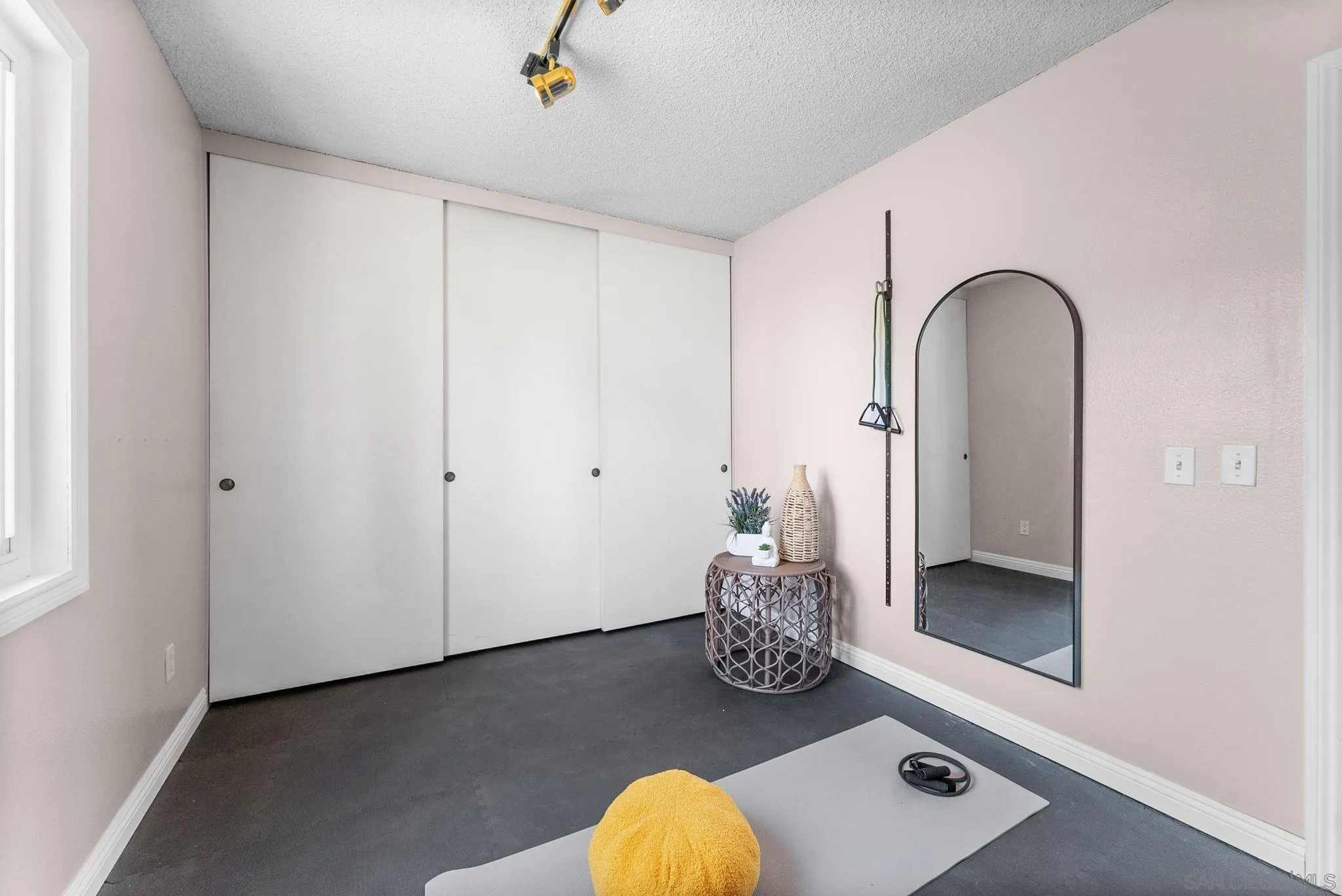 https://cdn.realtyfeed.com/cdn/127/260024044/4f8dbb88efce971c82044512d2e44f86.webp