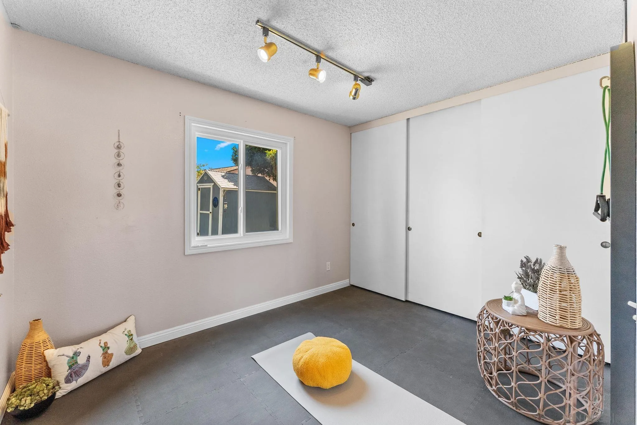 https://cdn.realtyfeed.com/cdn/127/260024044/51ebe4800899a6f93901db4c302e1d4f.webp