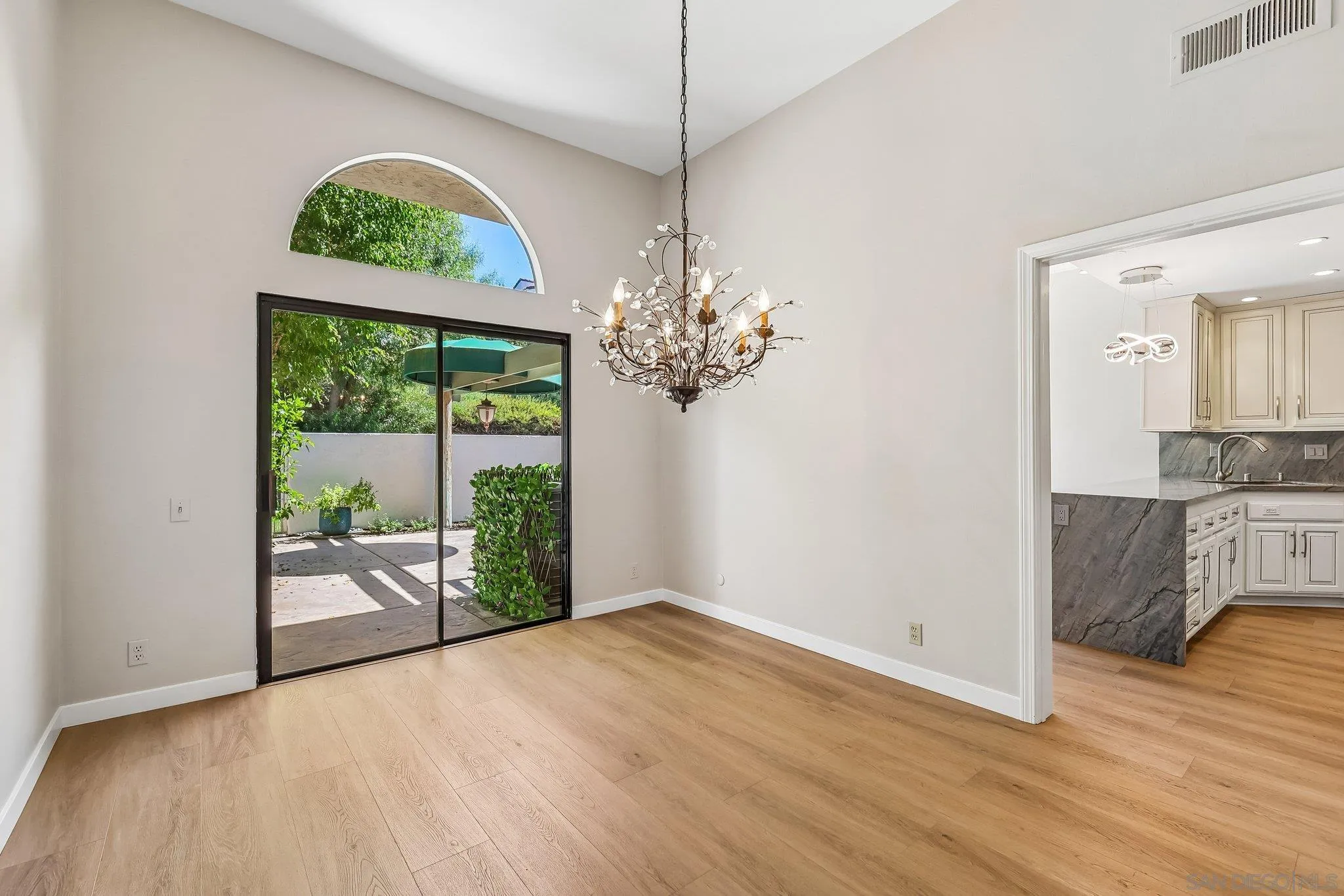 https://cdn.realtyfeed.com/cdn/127/260024045/19c05c22698246f097aff05d7fe78581.webp