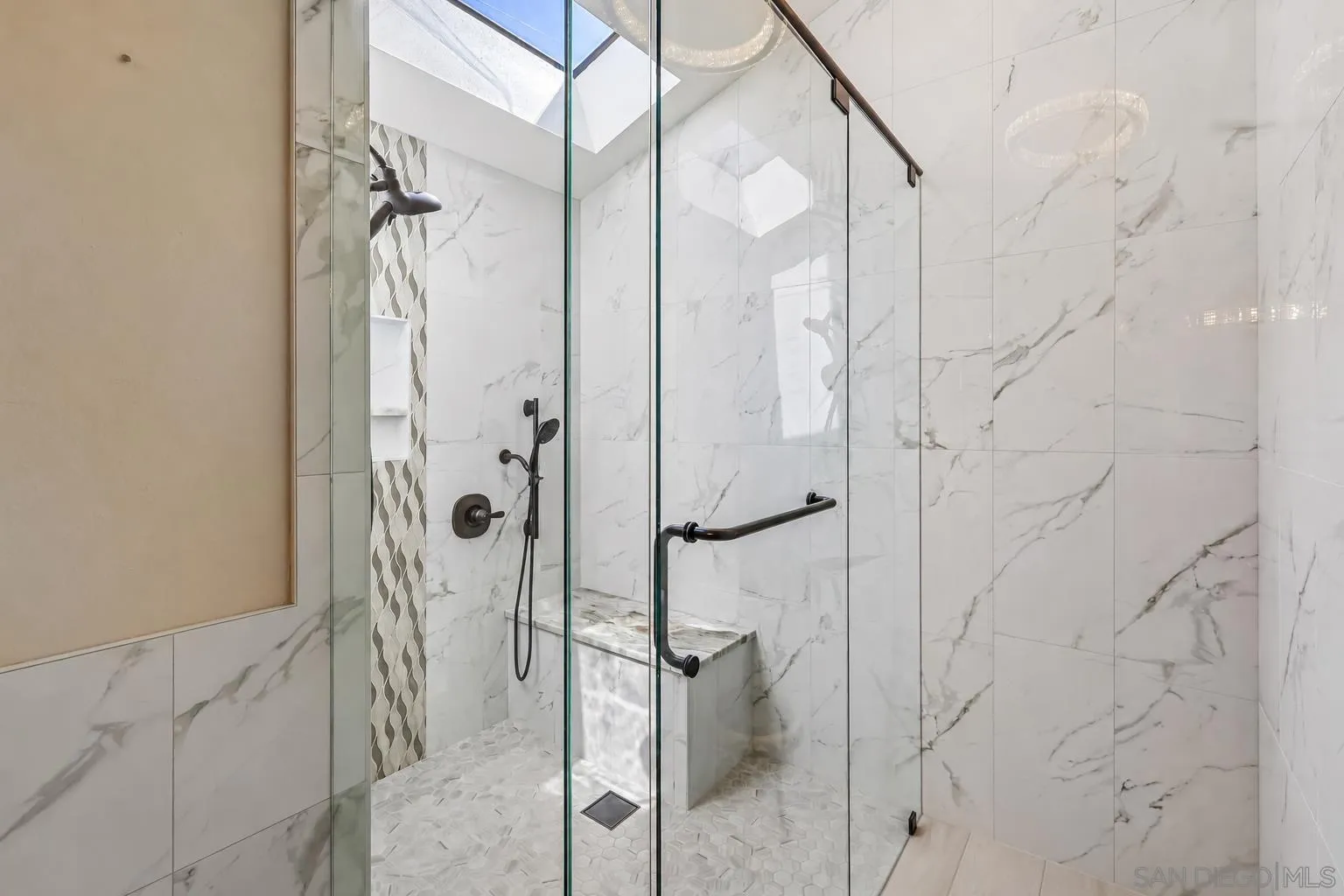https://cdn.realtyfeed.com/cdn/127/260024045/32985c481dec14d1bca304c6b6875d77.webp