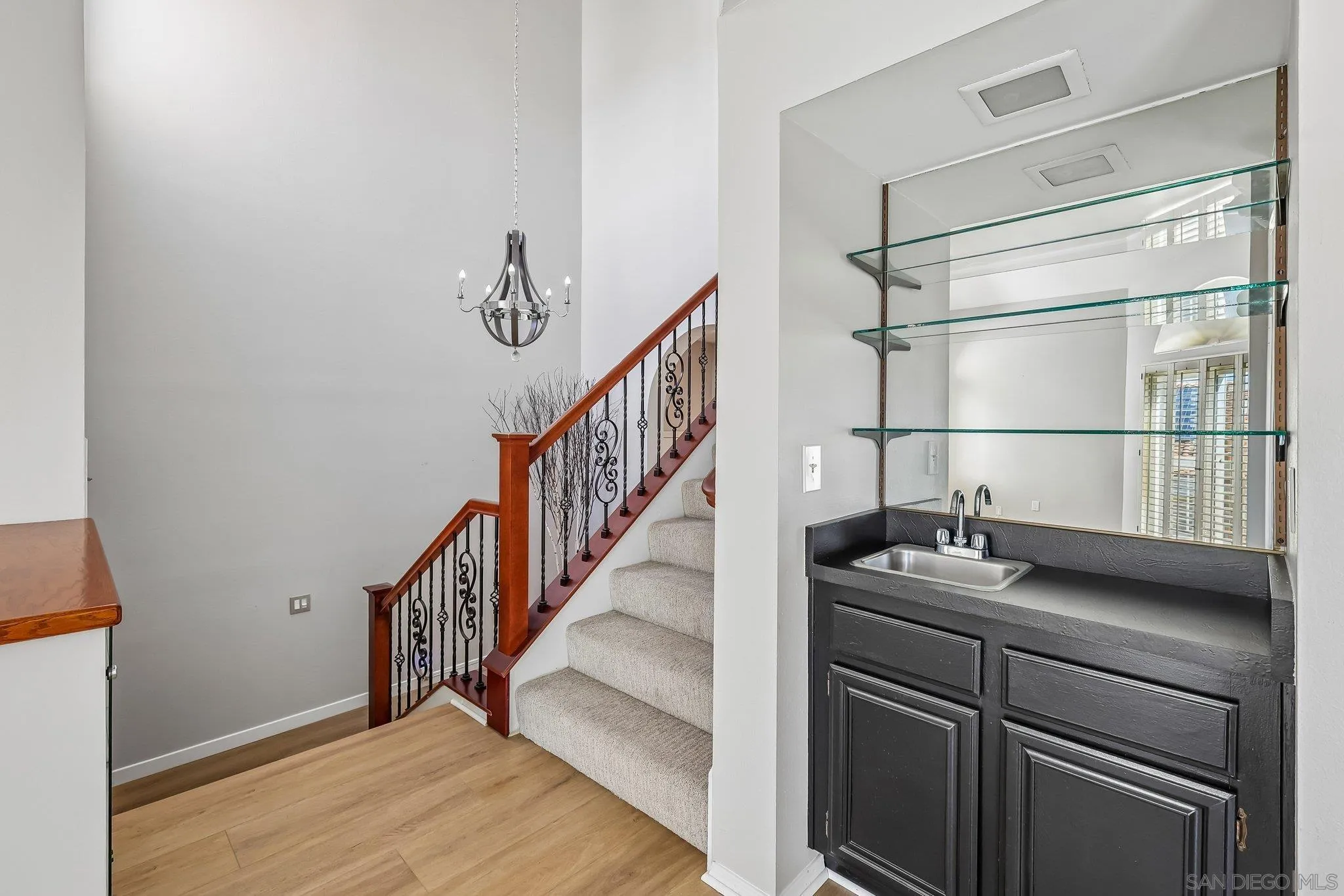 https://cdn.realtyfeed.com/cdn/127/260024045/37a62298136836b48b06799b83722d82.webp