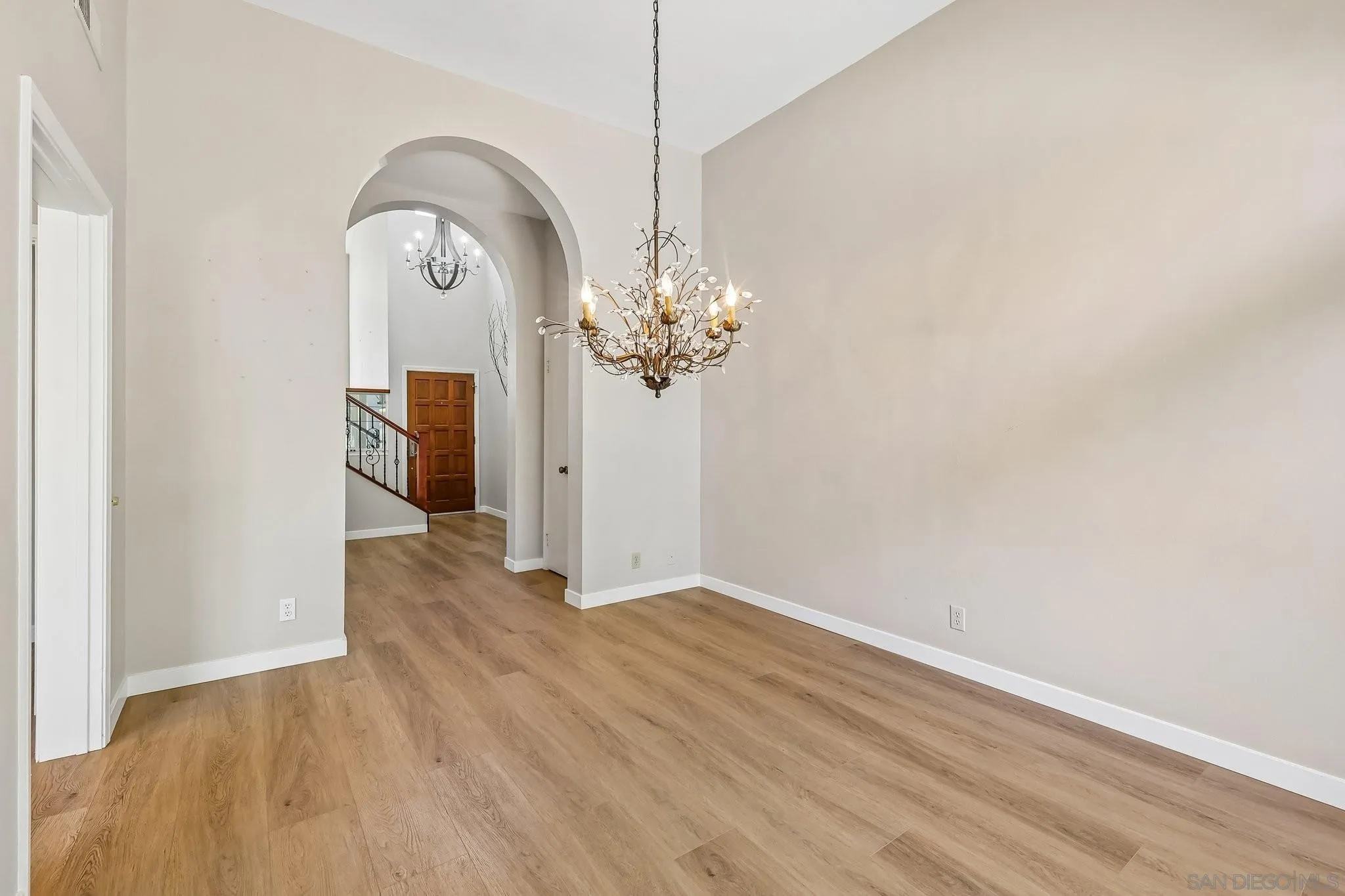 https://cdn.realtyfeed.com/cdn/127/260024045/6d0a029d06739e5ee0e20461f69c22c1.webp
