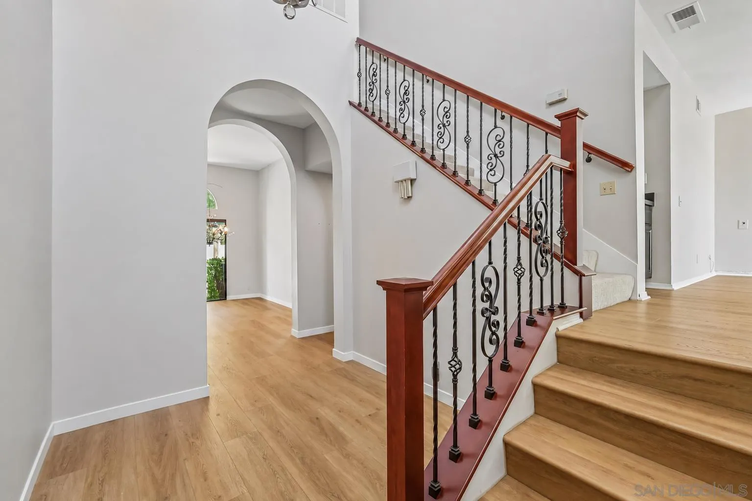 https://cdn.realtyfeed.com/cdn/127/260024045/8087b5c7ba9ba21b644a423eacdaa8c1.webp