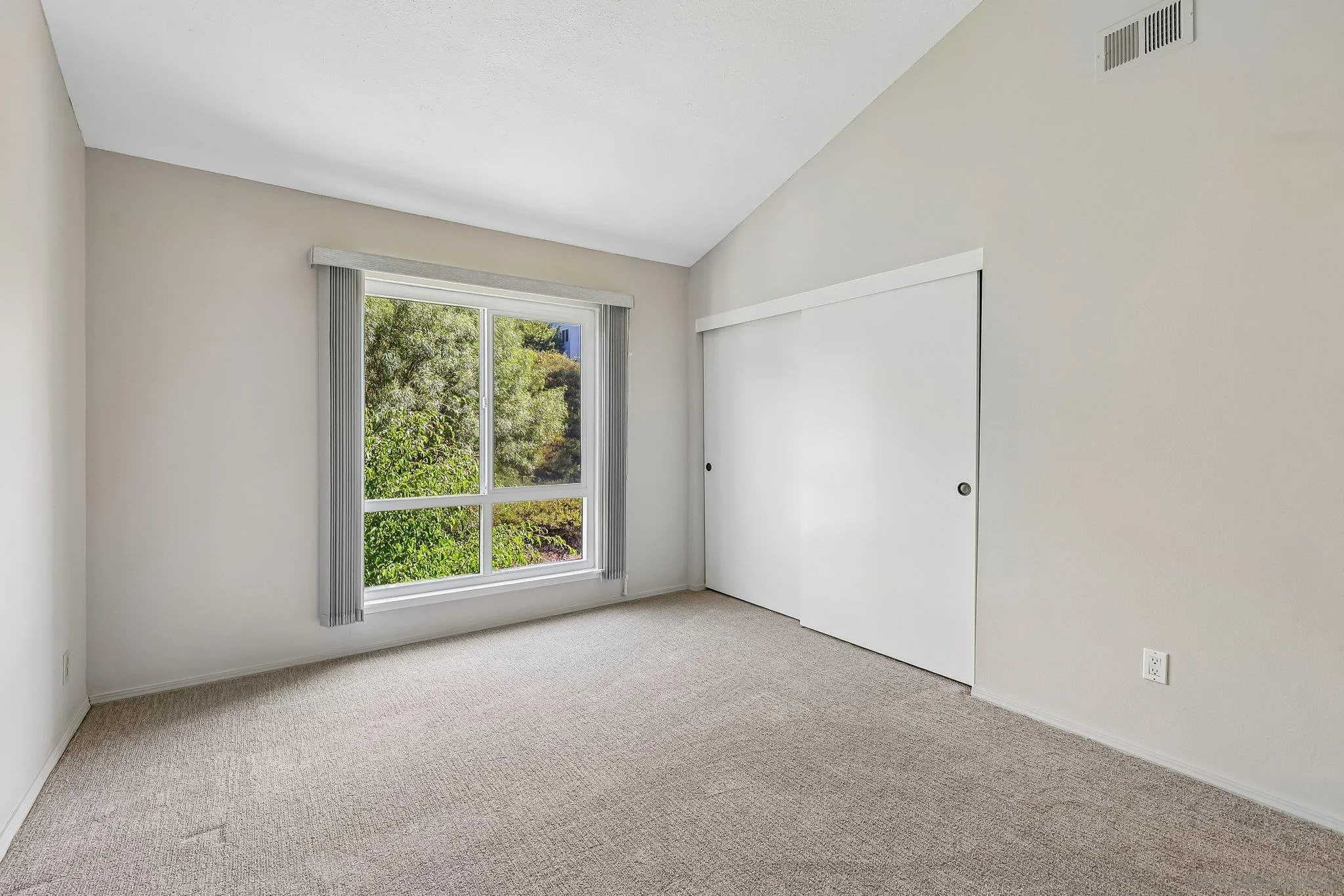 https://cdn.realtyfeed.com/cdn/127/260024045/a42e16c7caa2e0703b2b31e7ed2ecb1e.webp