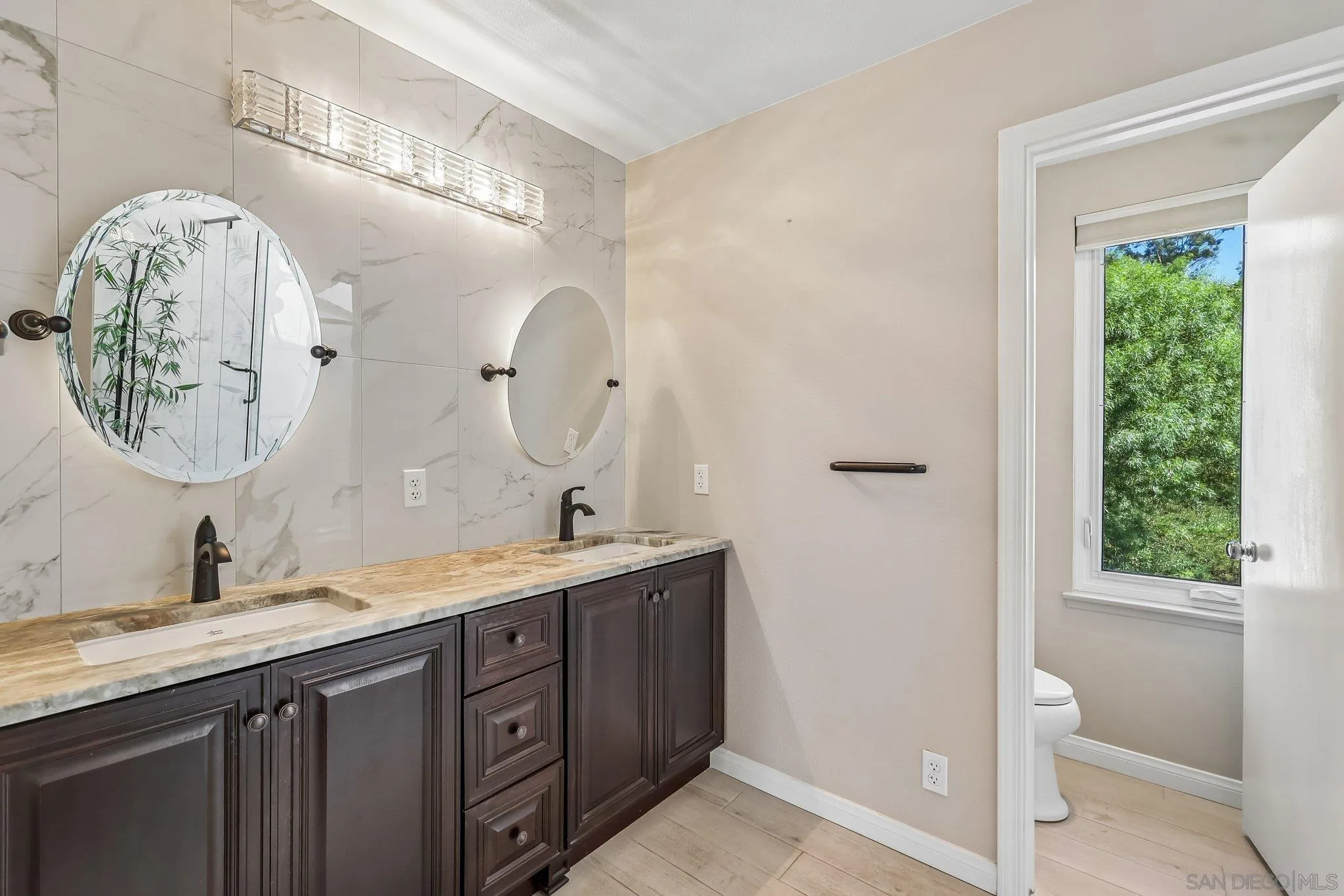https://cdn.realtyfeed.com/cdn/127/260024045/c64c34be45ceb8f7a25b26a2441b268c.webp