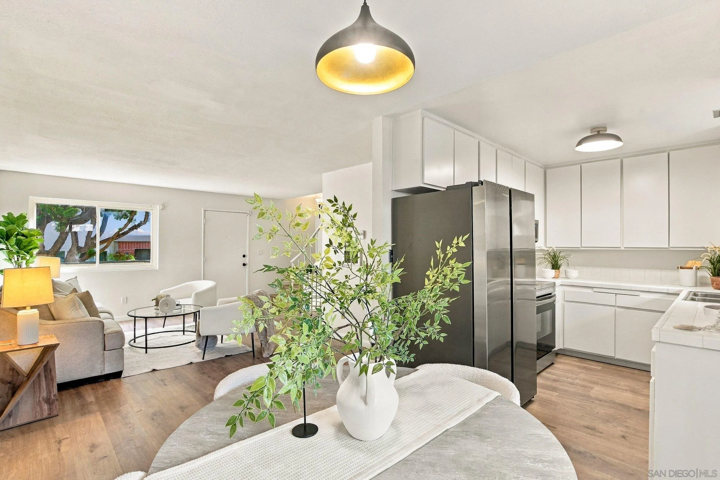 https://cdn.realtyfeed.com/cdn/127/260024047/9534567e14a1426c6b867d77ccbaa301.webp