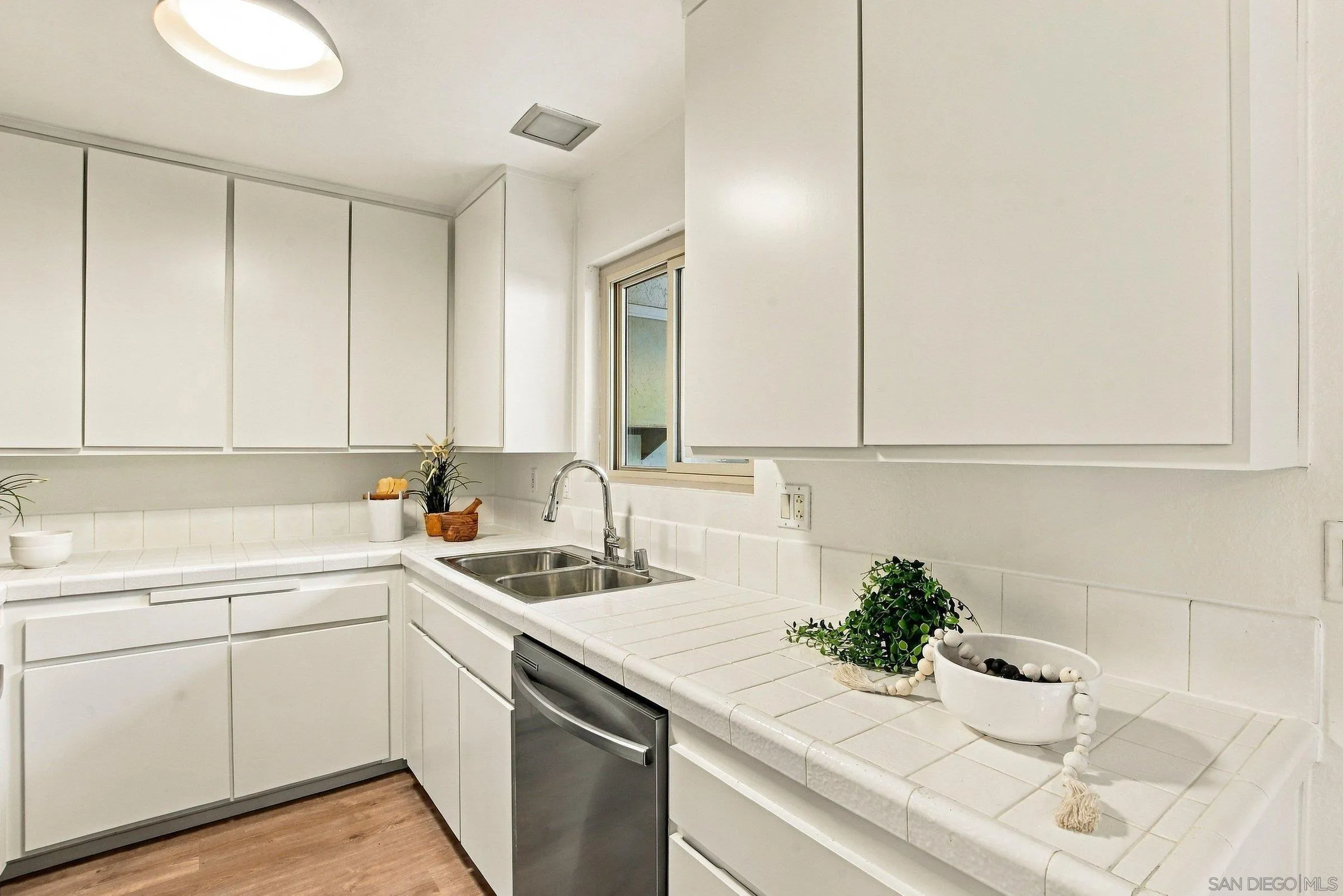https://cdn.realtyfeed.com/cdn/127/260024047/a80018005b1ab3e53e67f2a1137c5c82.webp