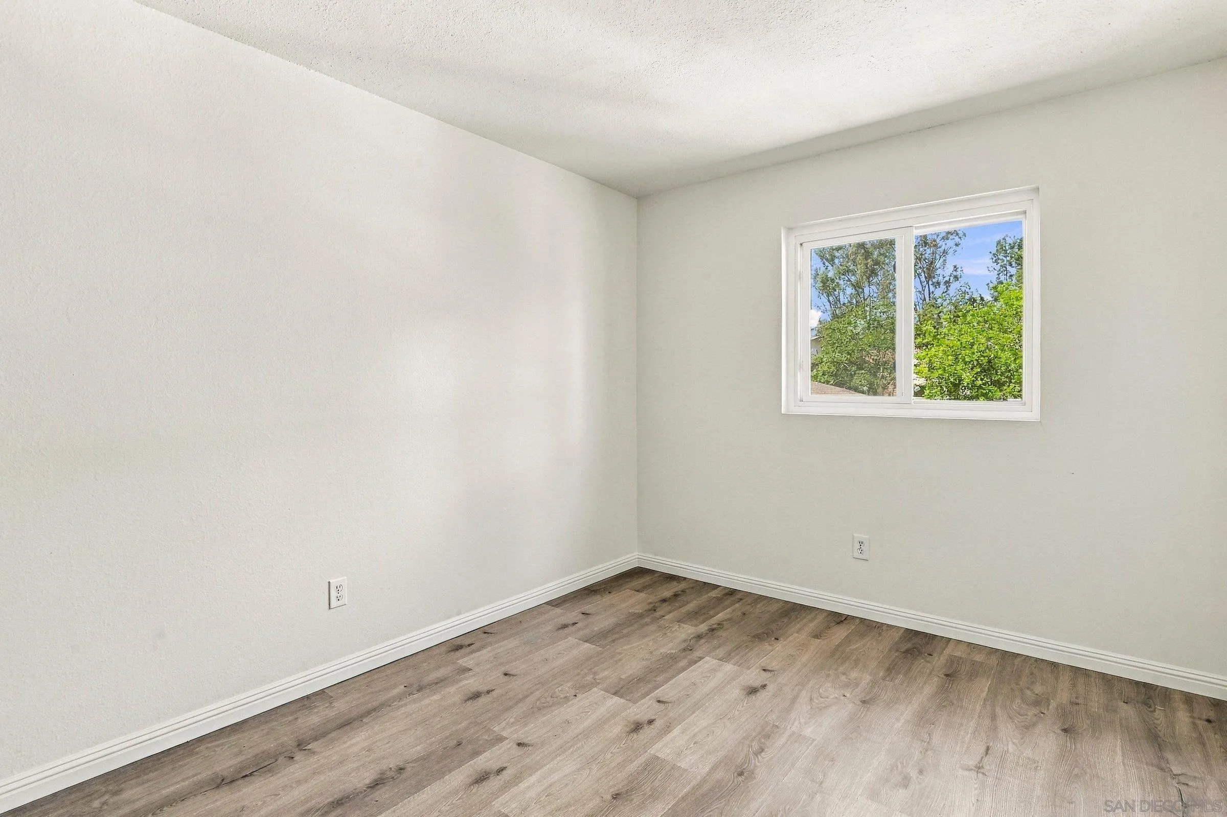 https://cdn.realtyfeed.com/cdn/127/260024047/eea3bd48ee06e5a5a1ca19c4dc215d27.webp