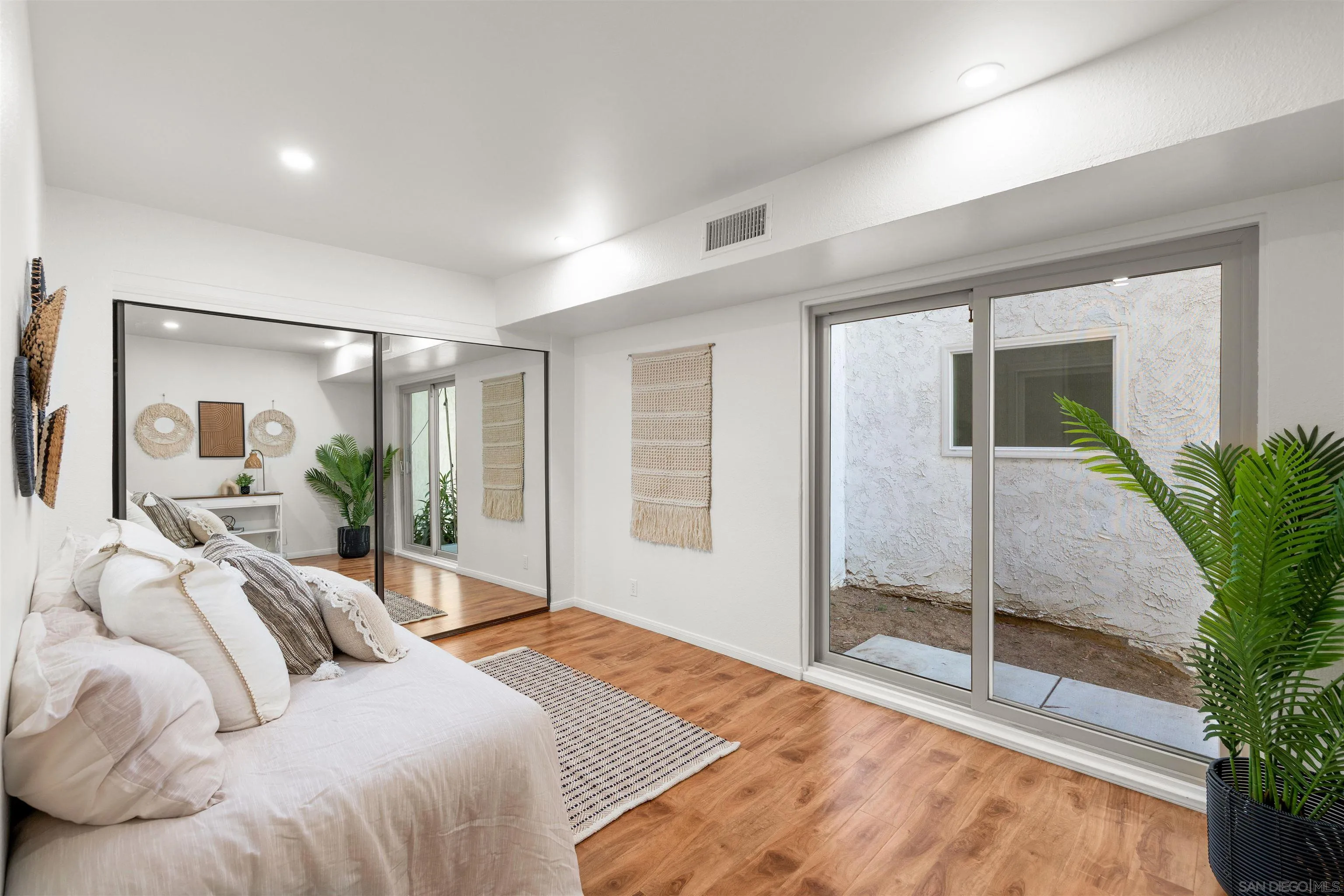 https://cdn.realtyfeed.com/cdn/127/260024050/4b8576ac59c49bb4ab9f55176da585ae.webp