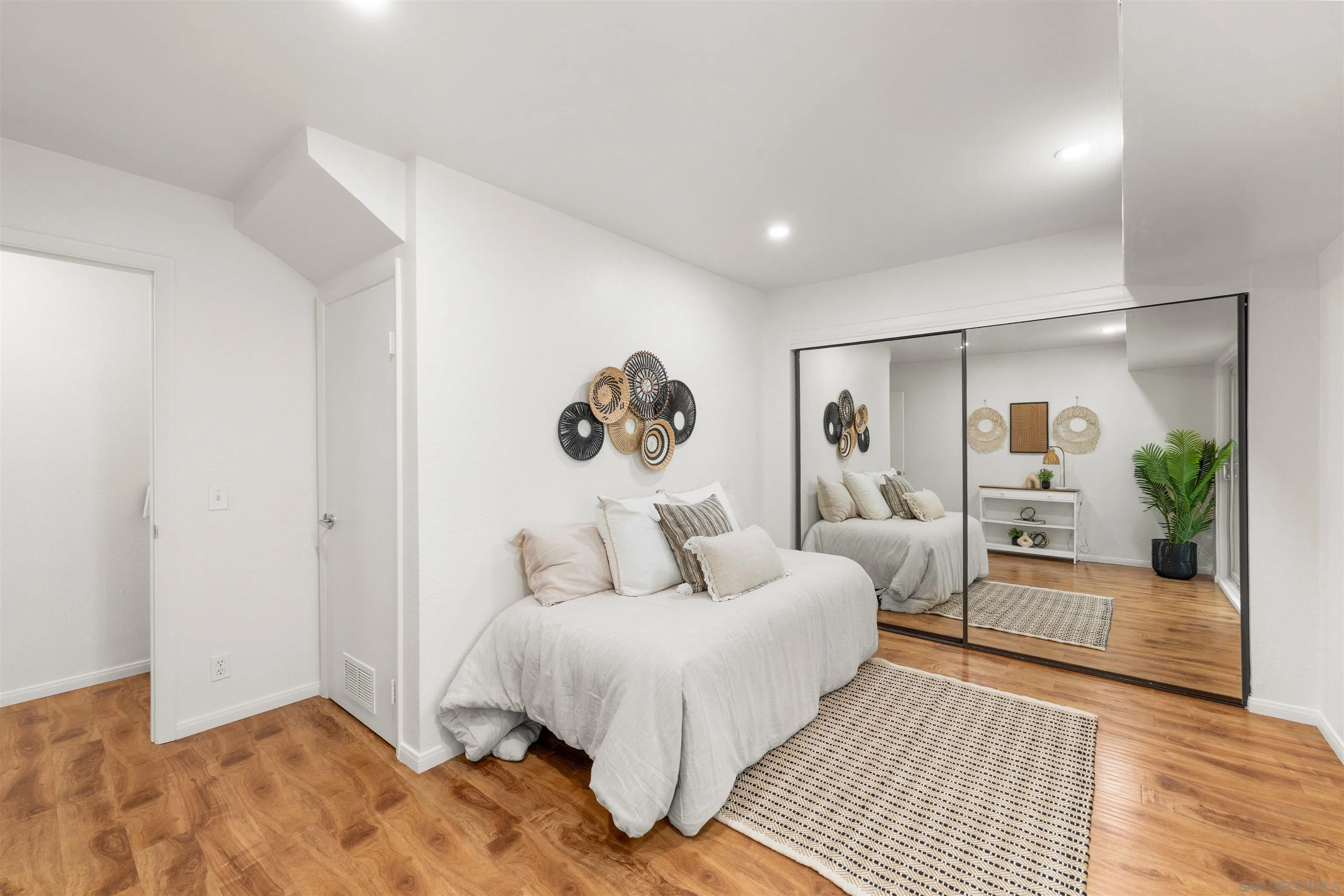 https://cdn.realtyfeed.com/cdn/127/260024050/851a98ba5fa1b798f84d96dddadbeaed.webp