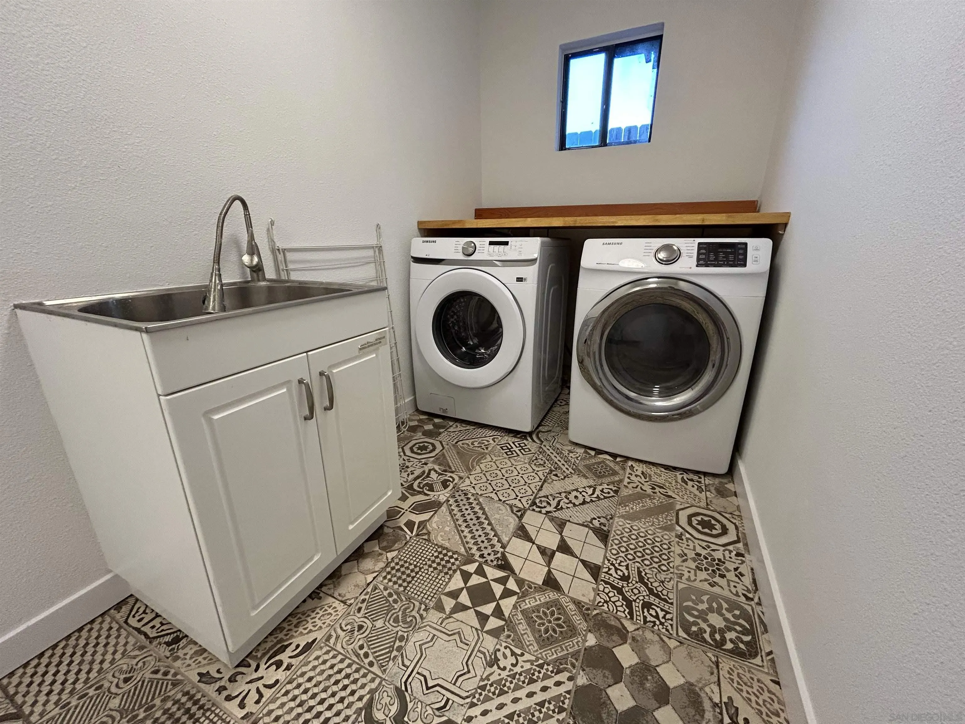 https://cdn.realtyfeed.com/cdn/127/260024053/786459d0c2e8f7a13151e7d9bdf88abc.webp