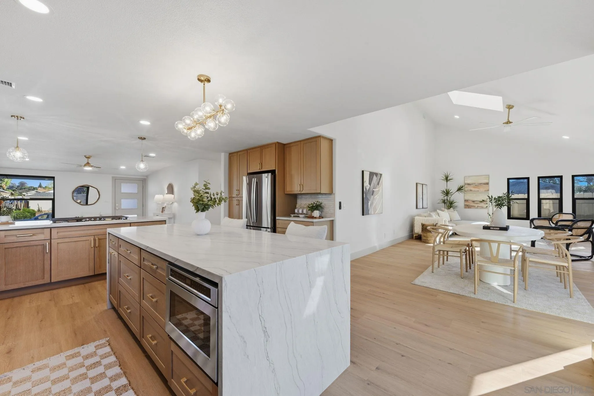 https://cdn.realtyfeed.com/cdn/127/260024054/136fd819ce255f079420cb1daee4fcf3.webp