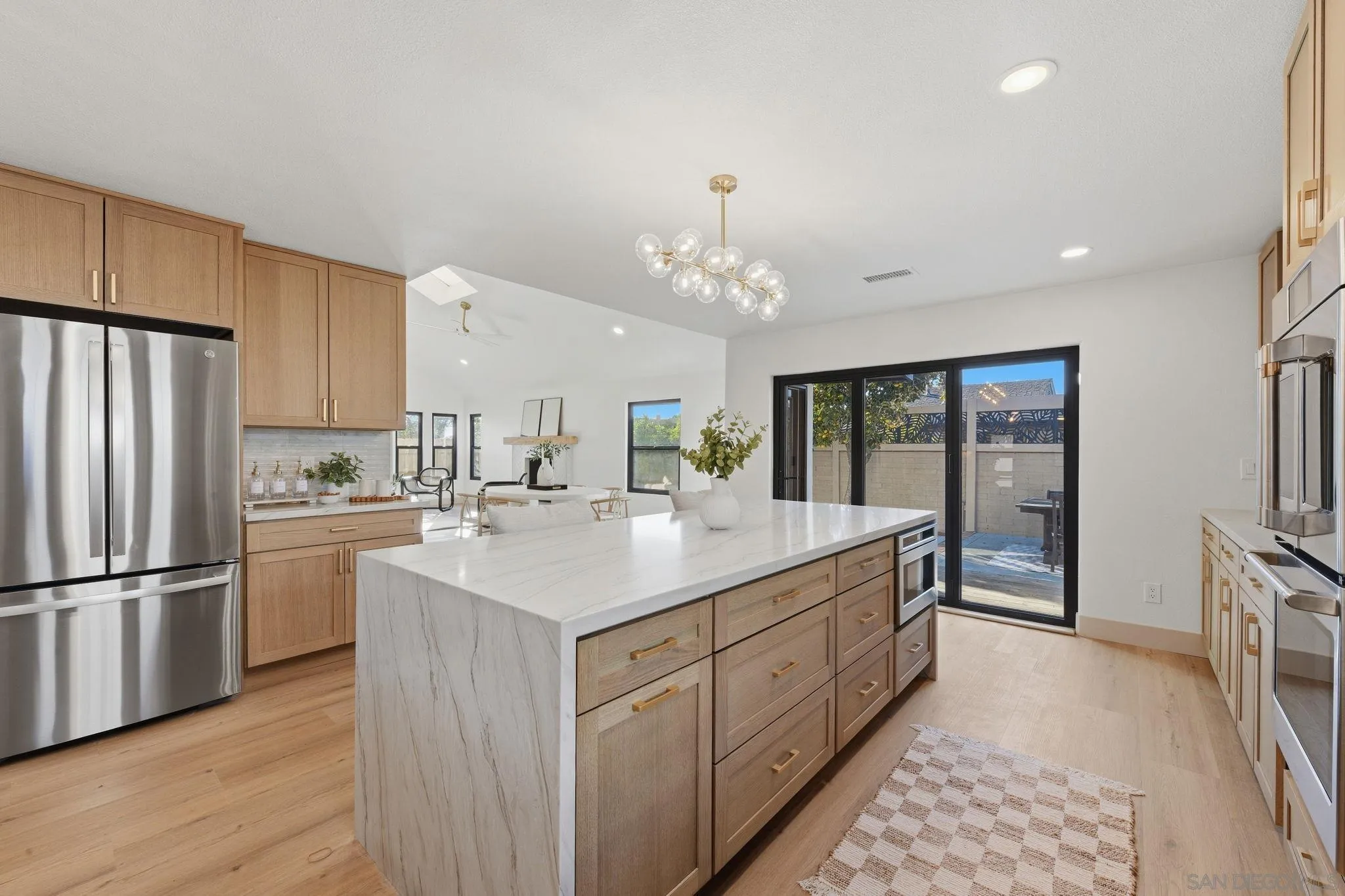 https://cdn.realtyfeed.com/cdn/127/260024054/23d3d938eeec17d5162a16c175438dcd.webp