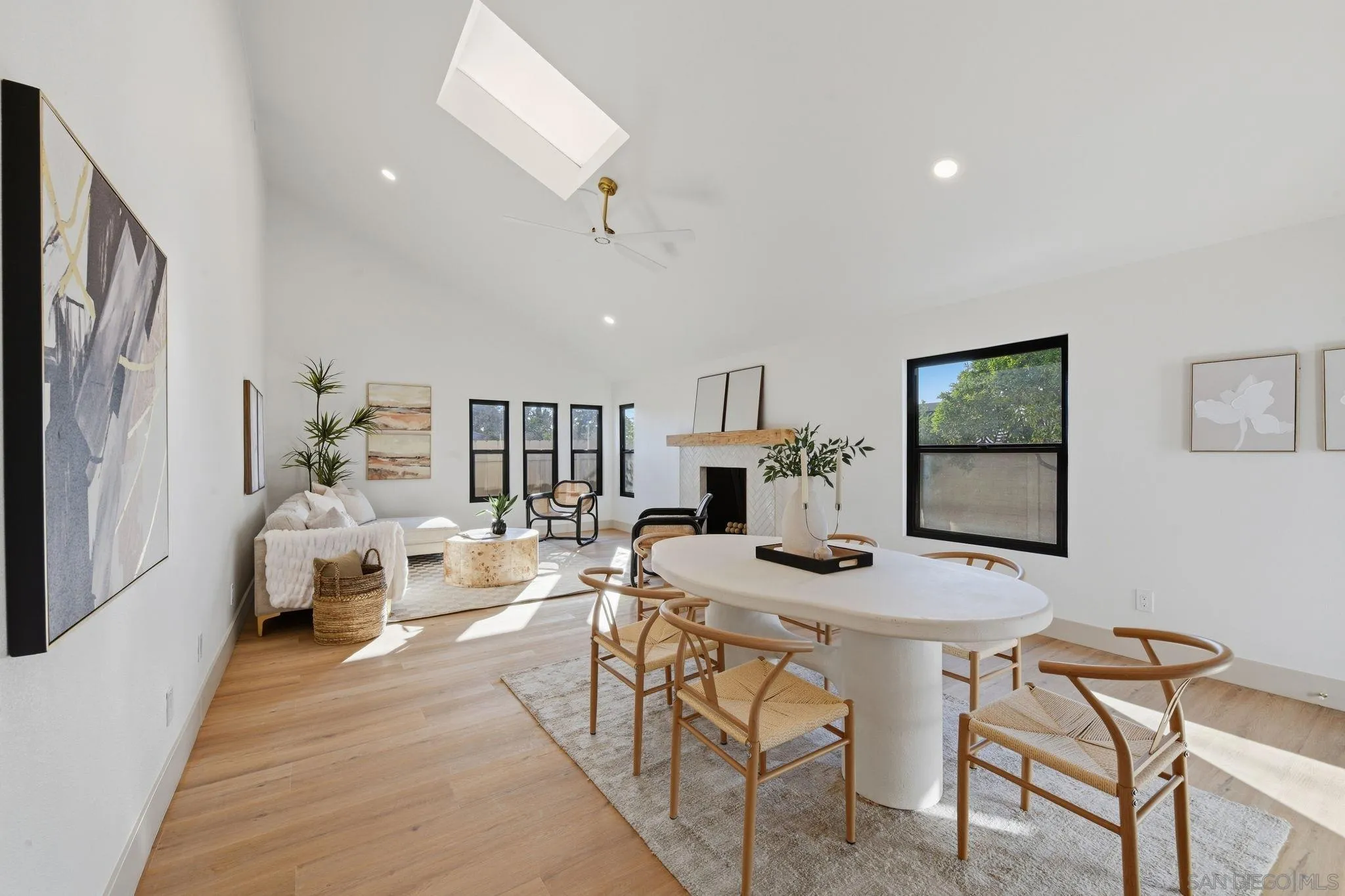 https://cdn.realtyfeed.com/cdn/127/260024054/4ffeaec28fd6e910f80710ff791323d7.webp