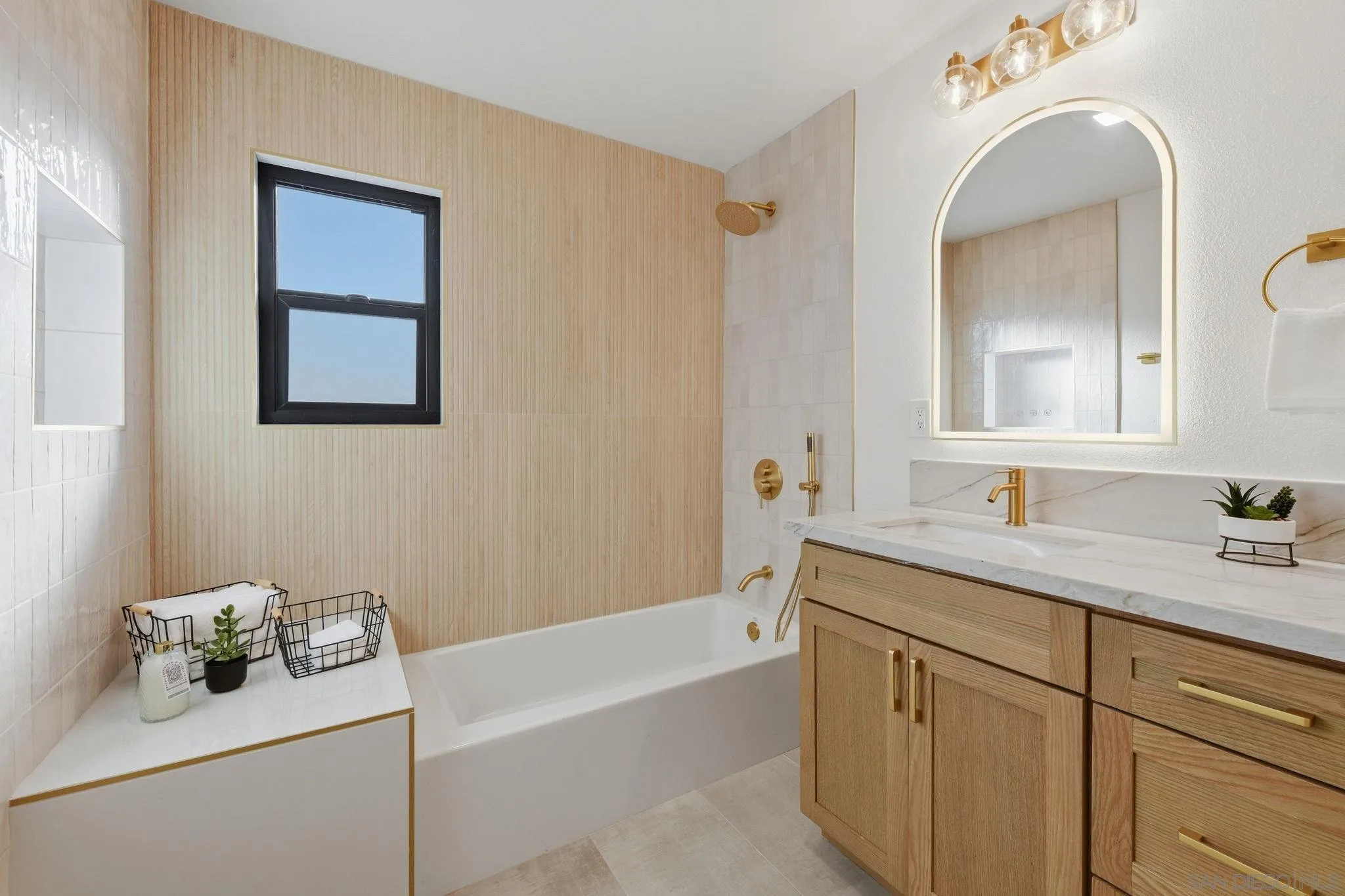https://cdn.realtyfeed.com/cdn/127/260024054/60f4f804c42ec680381218c35f6664f2.webp