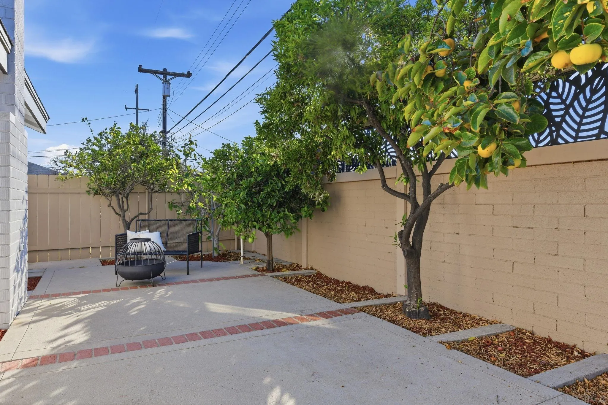https://cdn.realtyfeed.com/cdn/127/260024054/dc8c780e9b5b7f110f8fde5fe7e118d7.webp