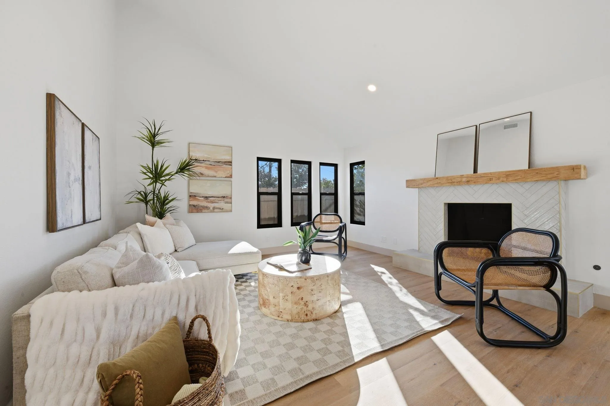 https://cdn.realtyfeed.com/cdn/127/260024054/feccb2def5b05ec3037ba3a3742de237.webp