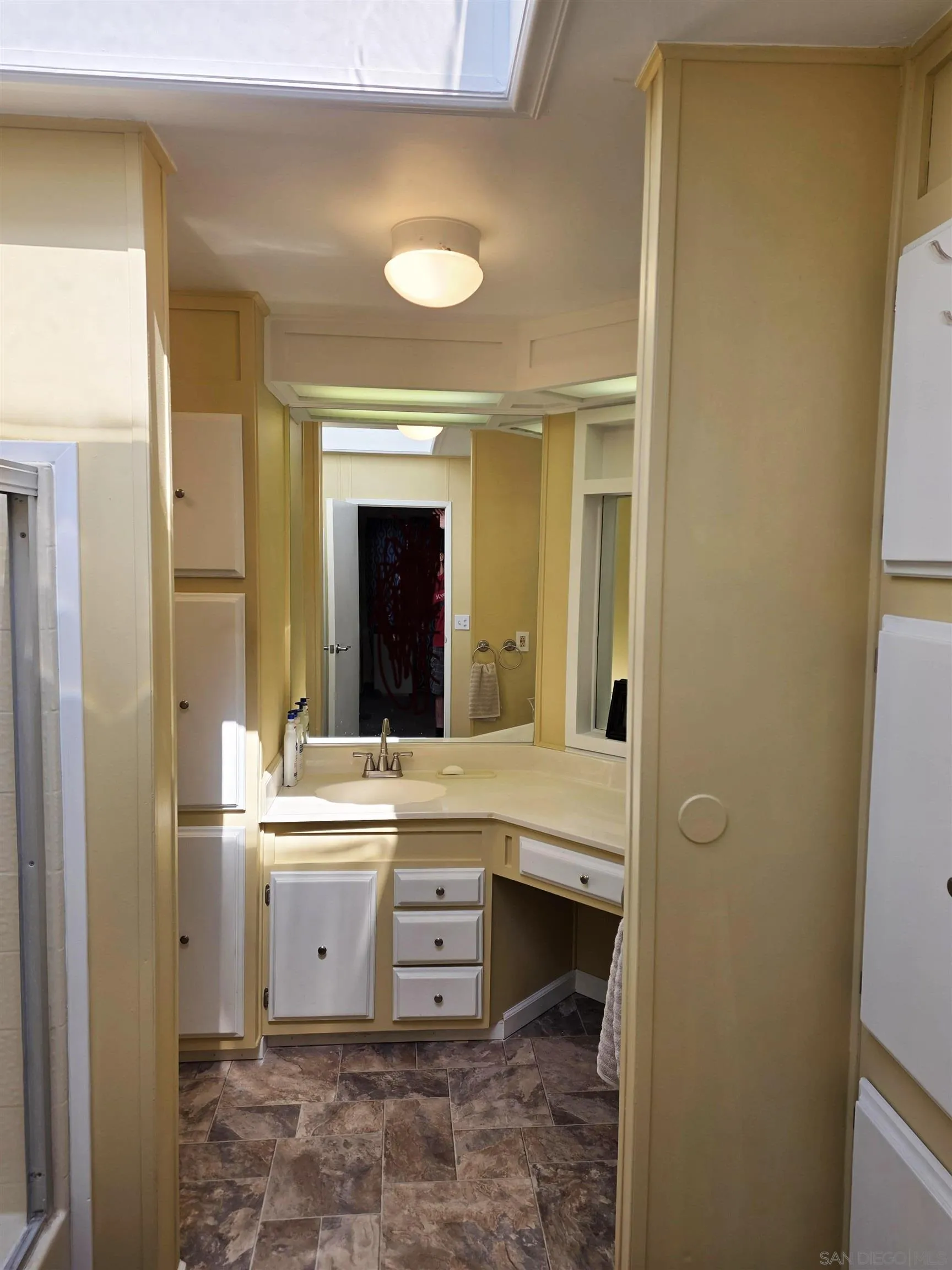 https://cdn.realtyfeed.com/cdn/127/260024056/73fc9b99486ff9d4a1023971dc9109c5.webp
