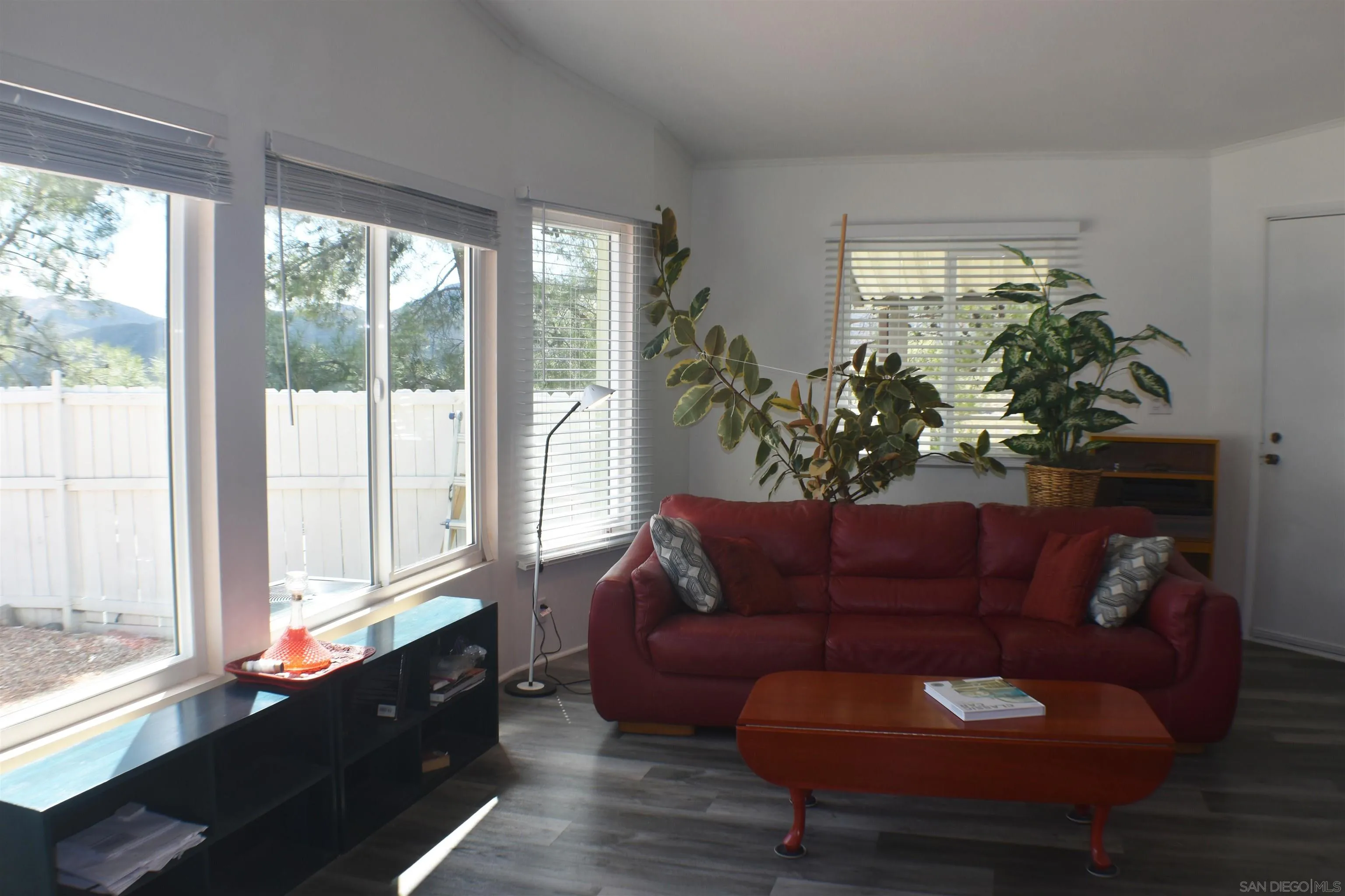https://cdn.realtyfeed.com/cdn/127/260024056/89b7a4457dc22a20b87722d4d0e3d221.webp