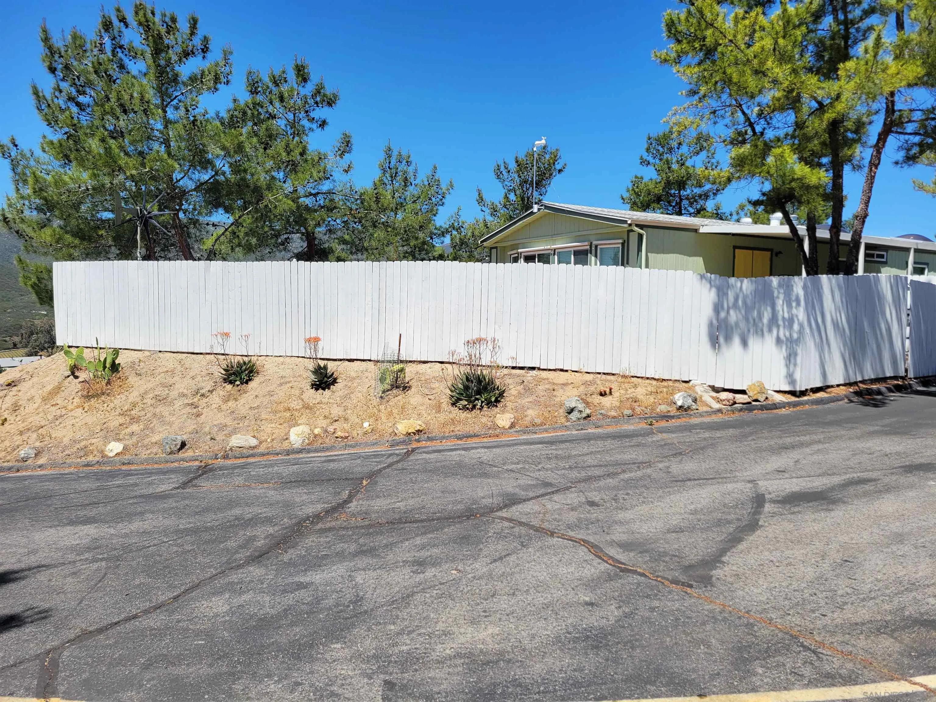https://cdn.realtyfeed.com/cdn/127/260024056/ec9eceb2e6600cb6b15cf43acb4a3249.webp