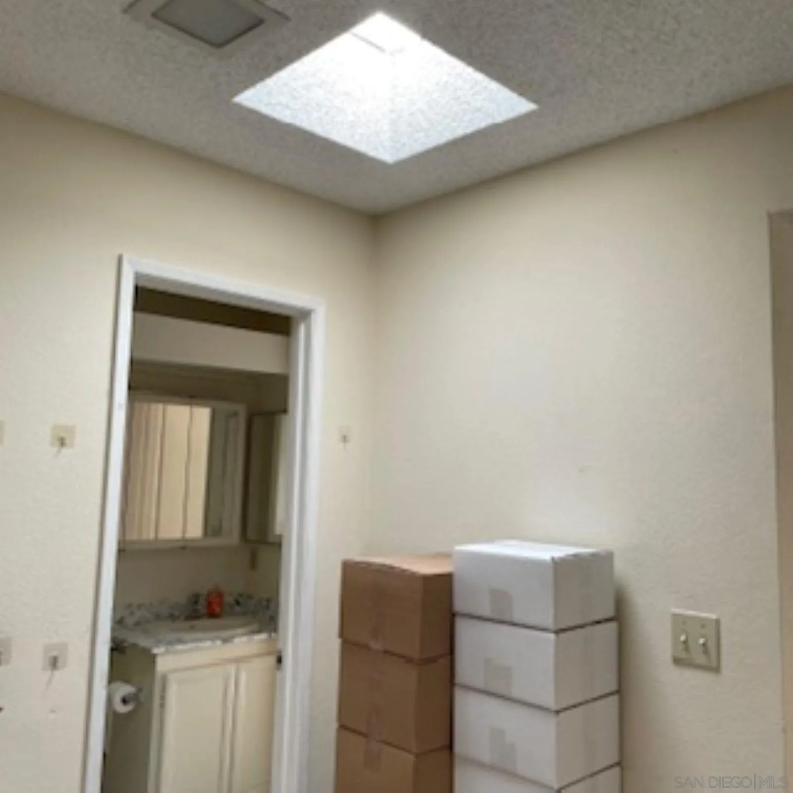 https://cdn.realtyfeed.com/cdn/127/260024057/a7783bdcbbeafc665c9b18a31363b0cb.webp