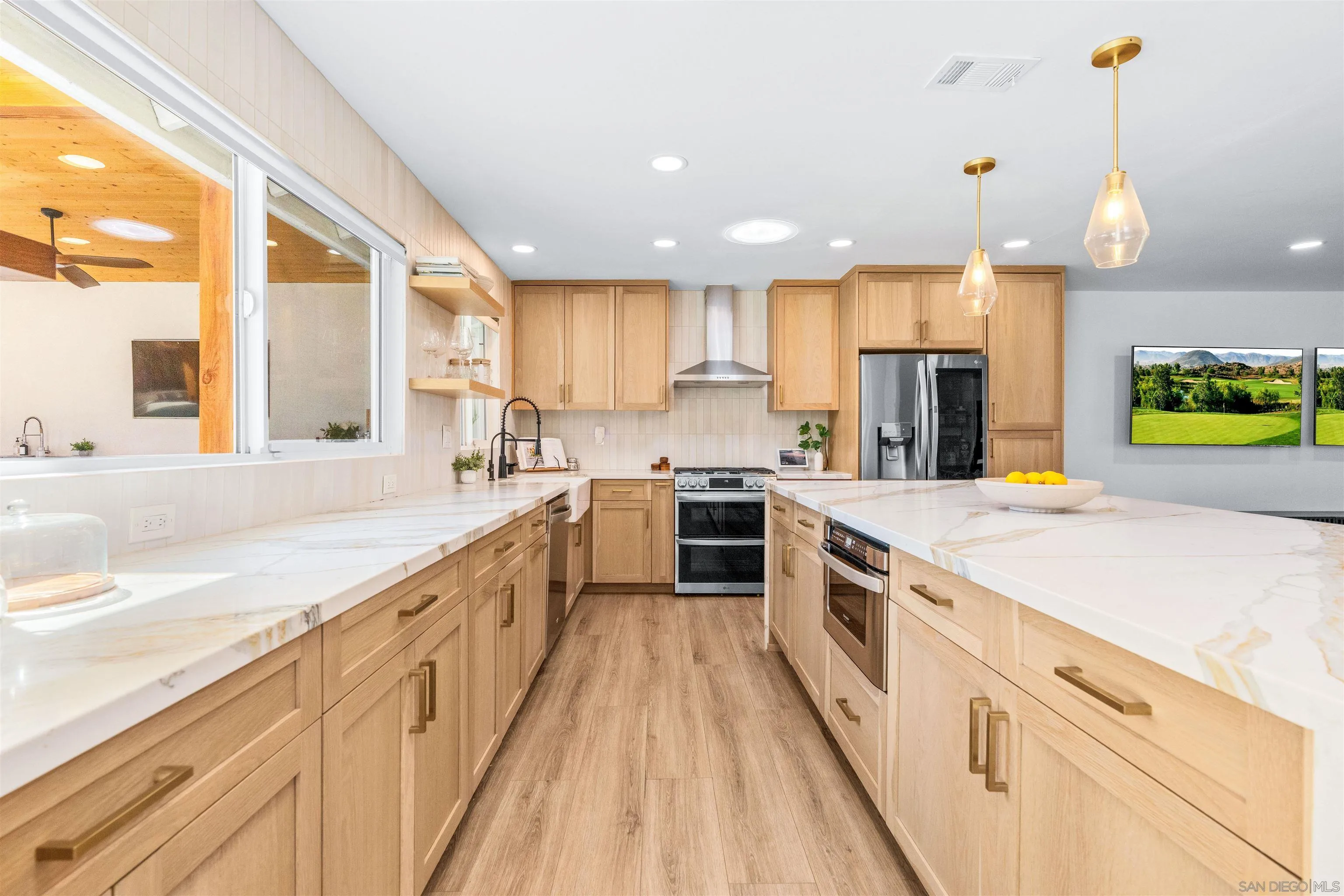 https://cdn.realtyfeed.com/cdn/127/260024064/34f2d325790ab84661640ea9d3f53c51.webp
