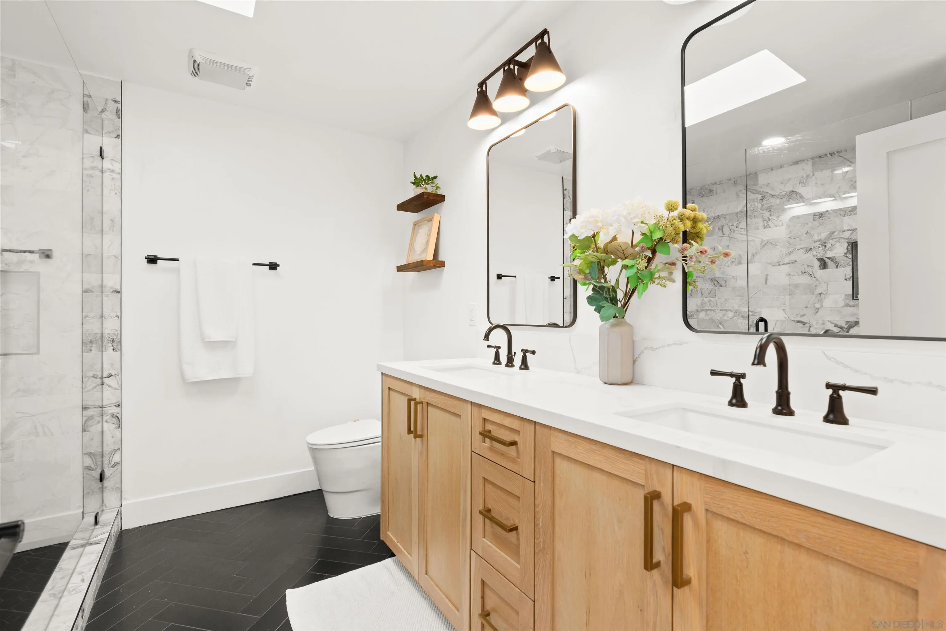 https://cdn.realtyfeed.com/cdn/127/260024064/84da3b09fc3b899d149cfead62ae3622.webp