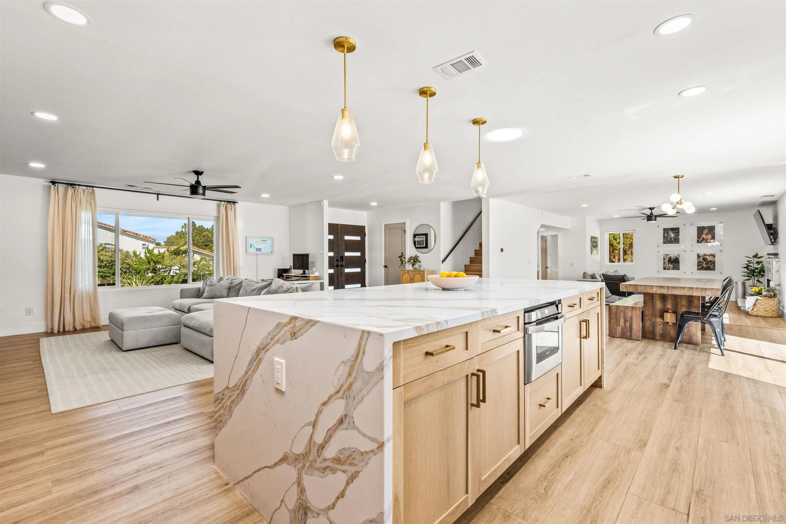 https://cdn.realtyfeed.com/cdn/127/260024064/8772c610156f15b73b4b0b056567e1a3.webp