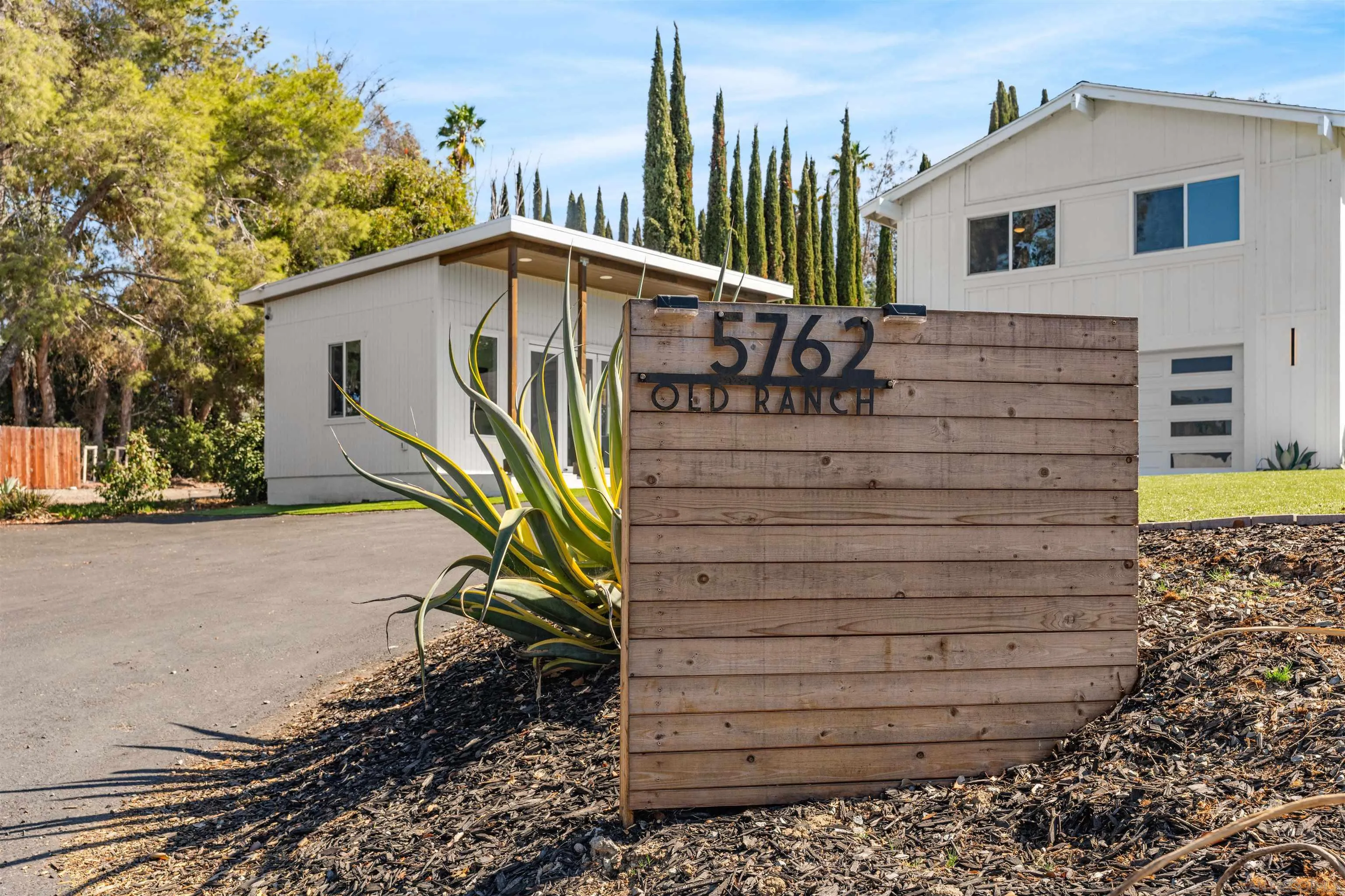 https://cdn.realtyfeed.com/cdn/127/260024064/881fdd421ee8624bb9da1986ff39f43b.webp