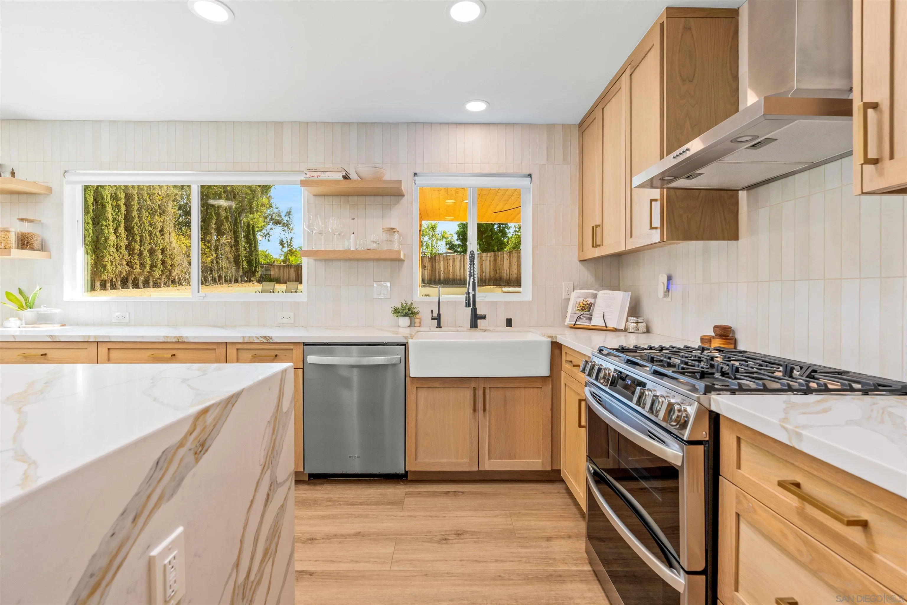 https://cdn.realtyfeed.com/cdn/127/260024064/98c3bd906256b7d8e79333eb52f18f14.webp