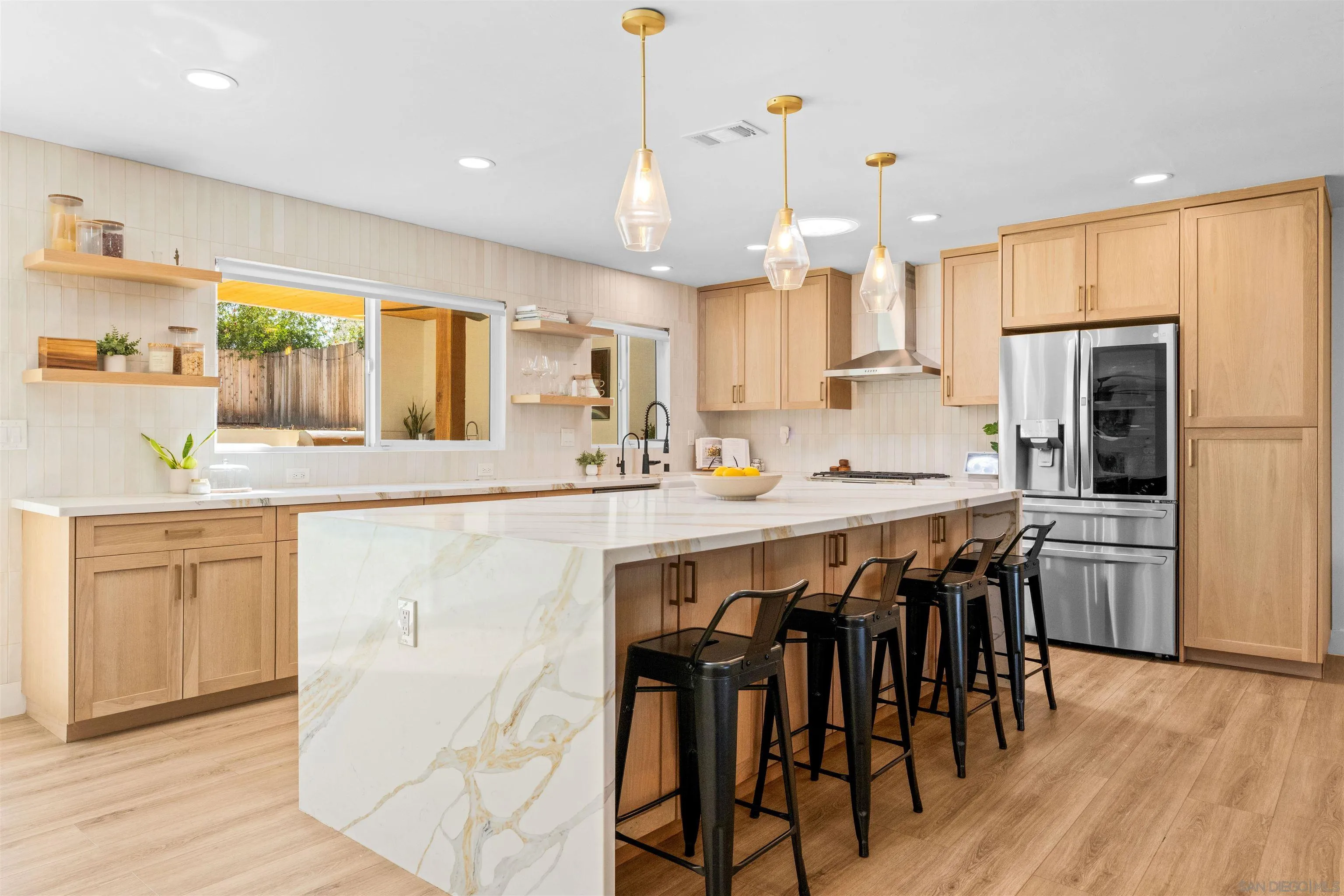 https://cdn.realtyfeed.com/cdn/127/260024064/ead616ee63ae934c9f186920081e55c9.webp