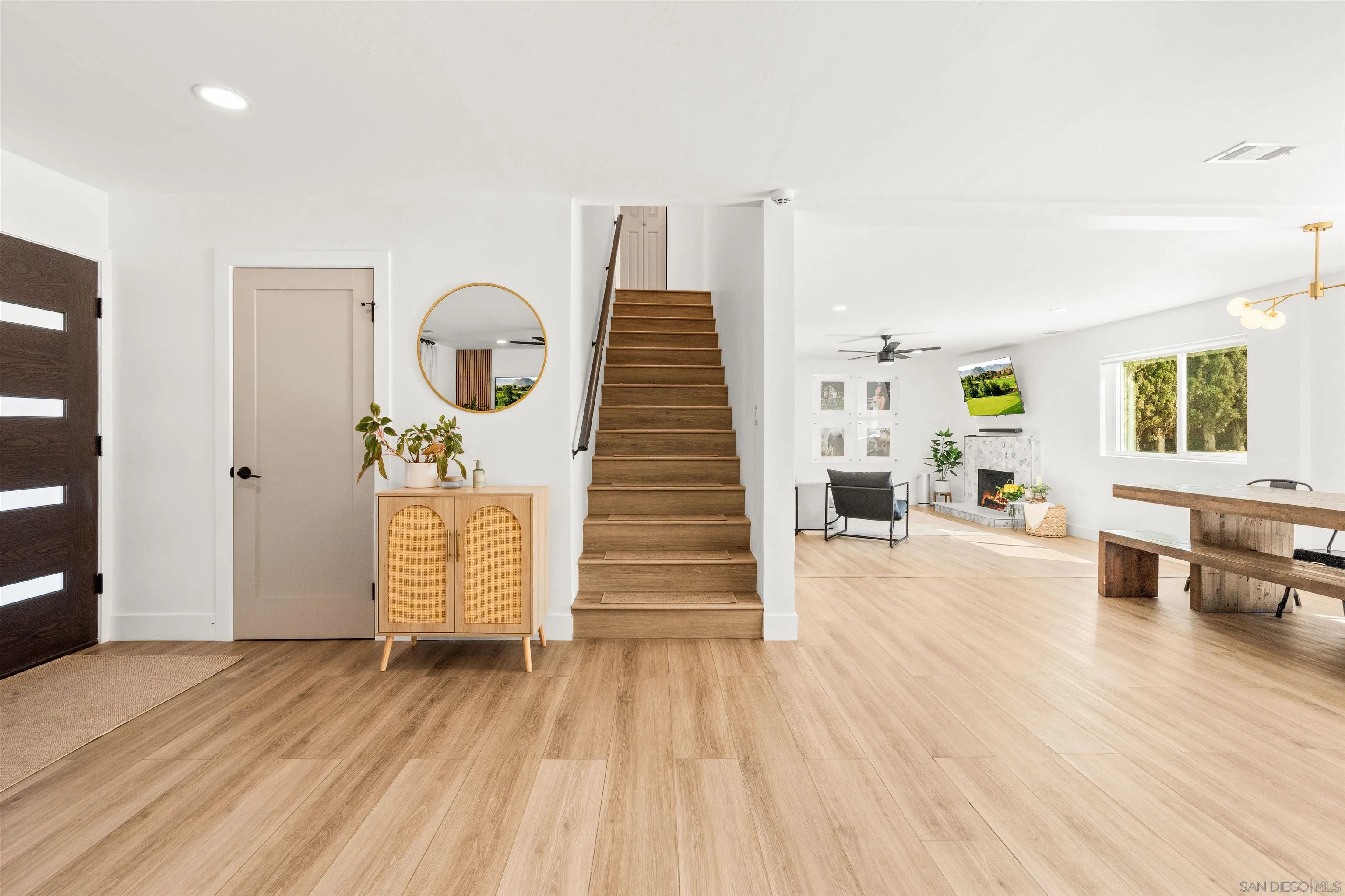 https://cdn.realtyfeed.com/cdn/127/260024064/efc96d83dd6f70d2bafdb78aa6ae42d6.webp