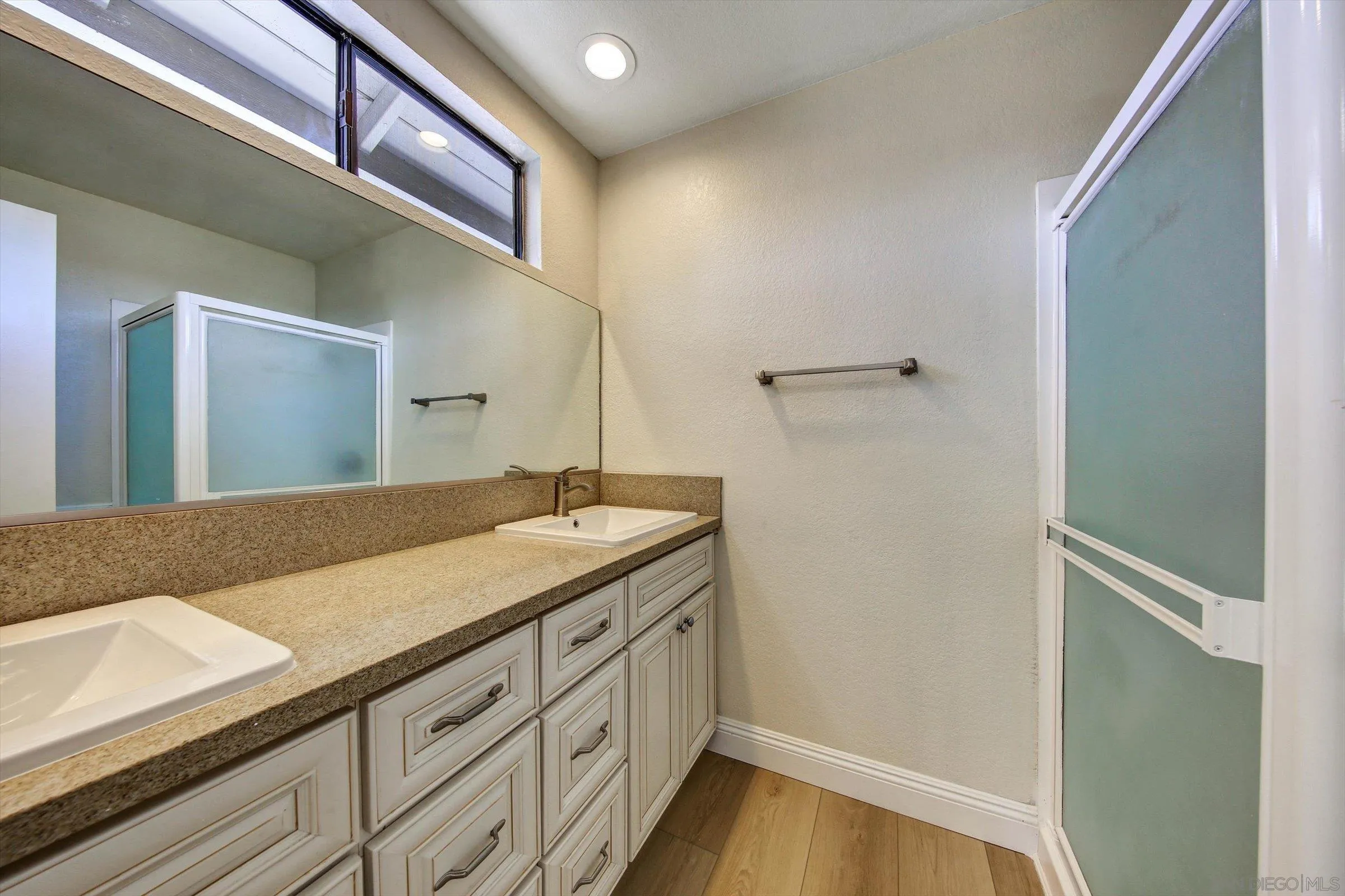 https://cdn.realtyfeed.com/cdn/127/260024066/000c210446069b95ae78af64c9349641.webp
