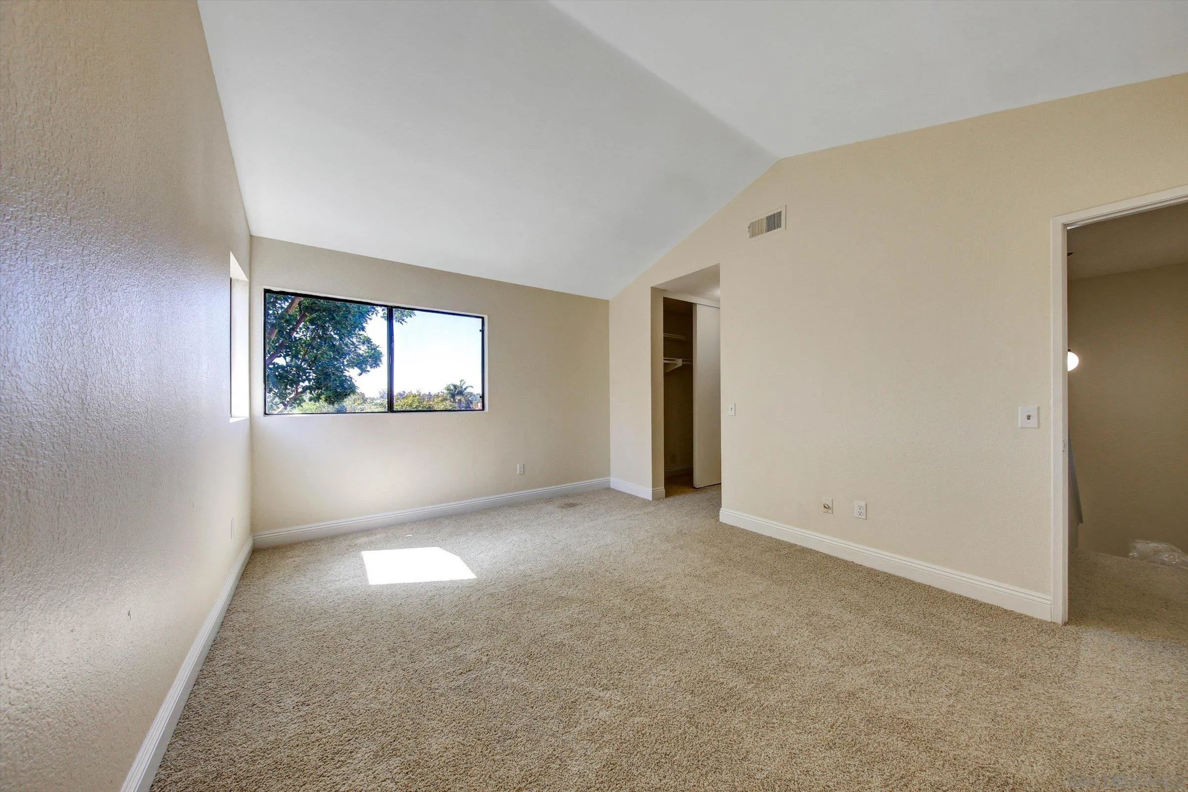 https://cdn.realtyfeed.com/cdn/127/260024066/23caefb4e77dfbb17c8c7ce15ab2f821.webp