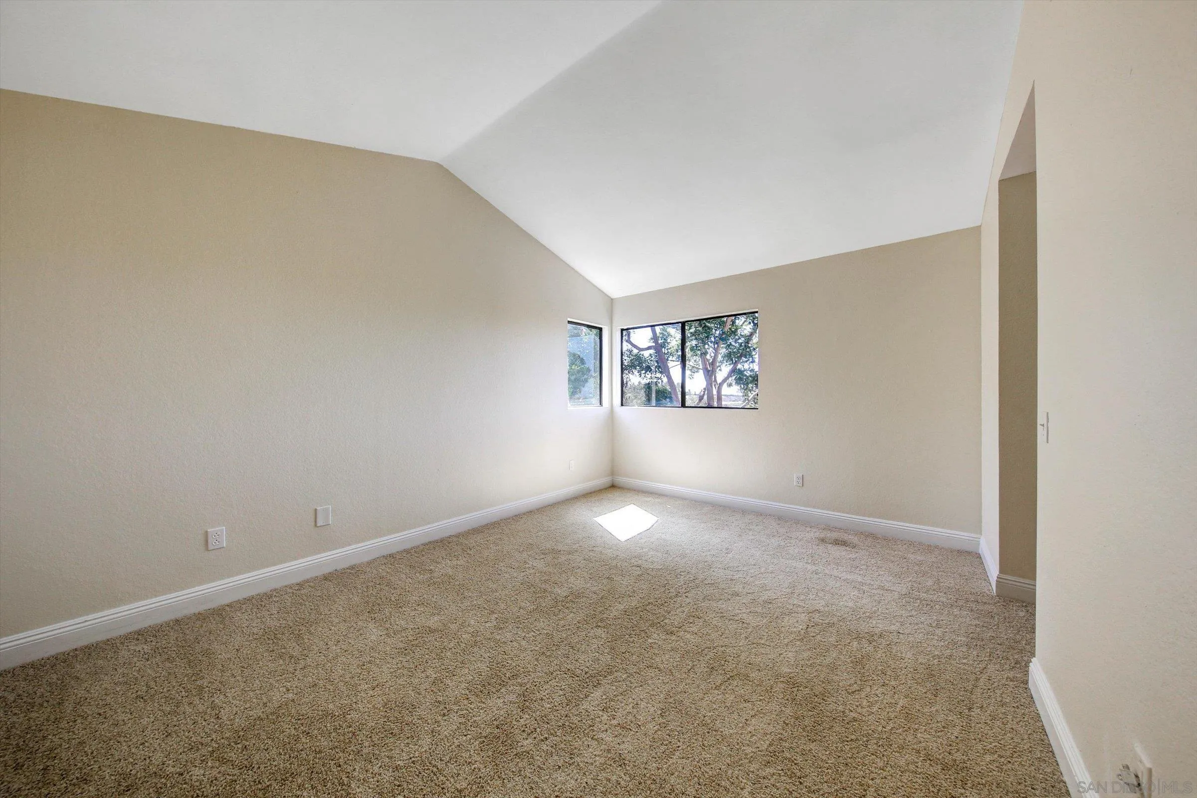 https://cdn.realtyfeed.com/cdn/127/260024066/3820de9e14473237bb83e09cd3cd7212.webp
