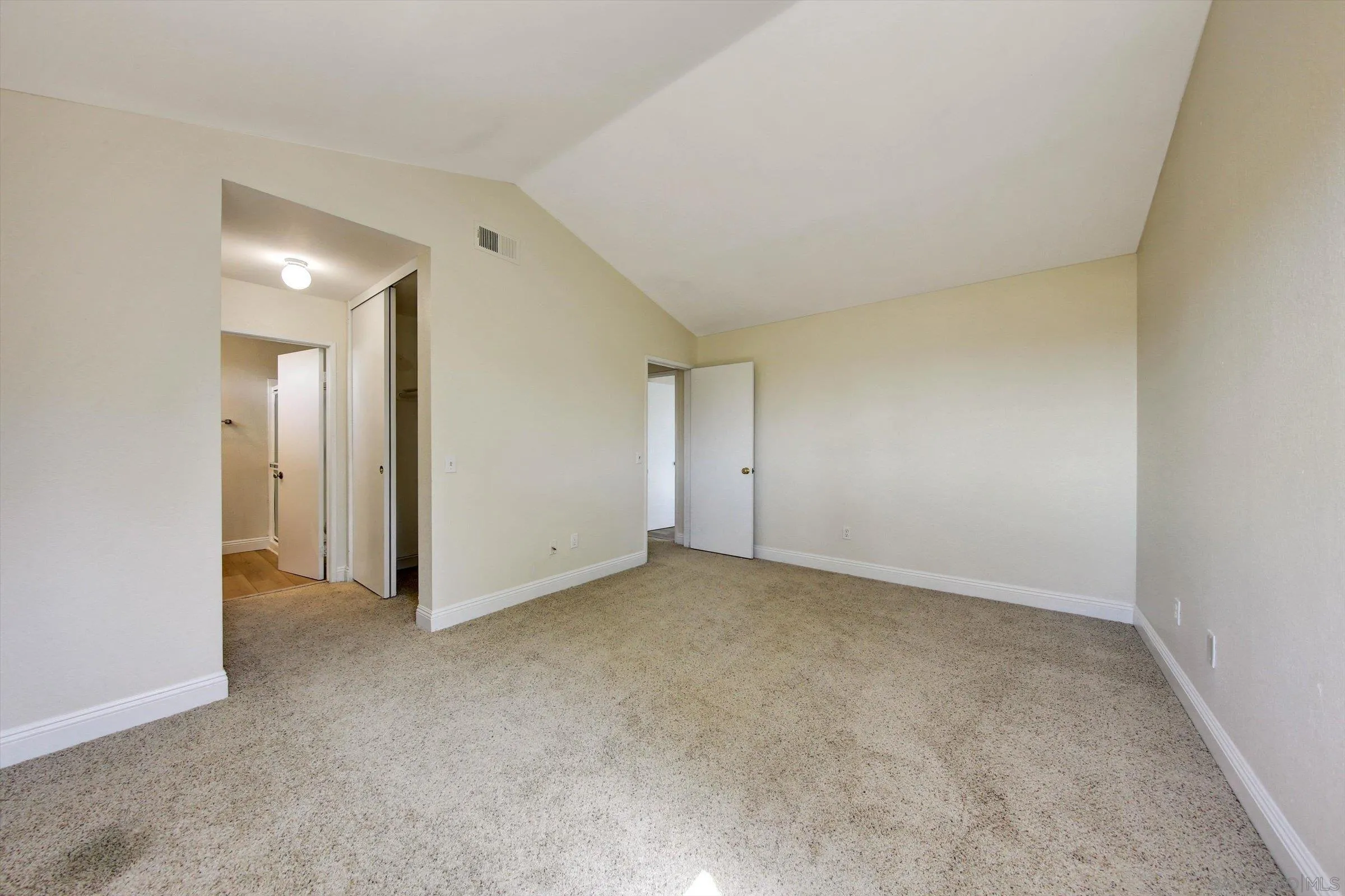 https://cdn.realtyfeed.com/cdn/127/260024066/3a5c926d058a94d289f11aceb75a12e6.webp