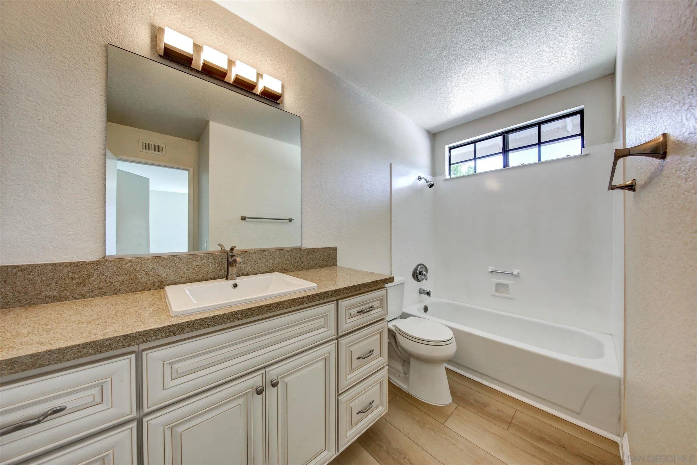 https://cdn.realtyfeed.com/cdn/127/260024066/47ec12b94624d205927101fe570aa189.webp