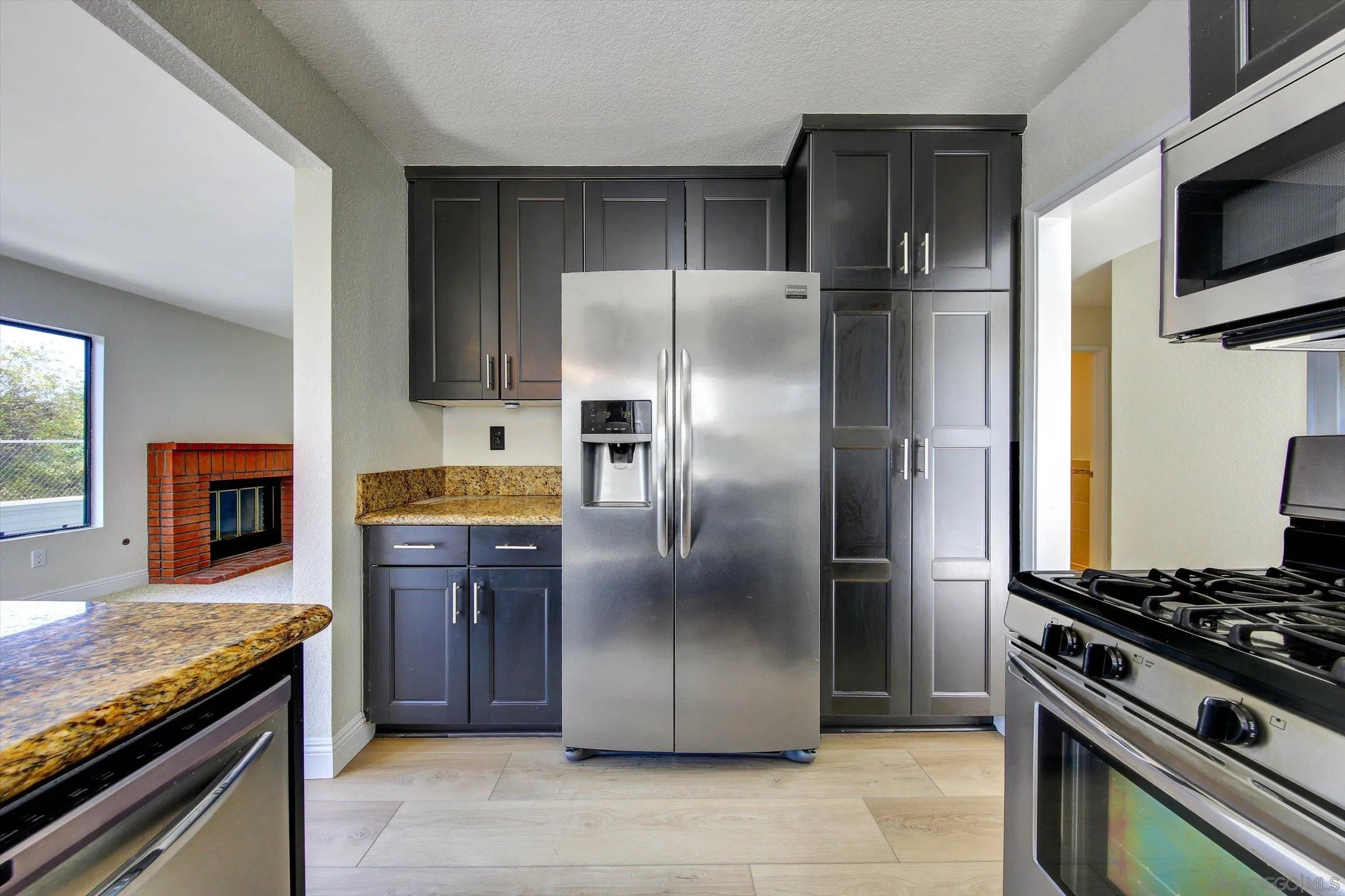 https://cdn.realtyfeed.com/cdn/127/260024066/4d44806d0e56af15d0c4e794f784cf09.webp