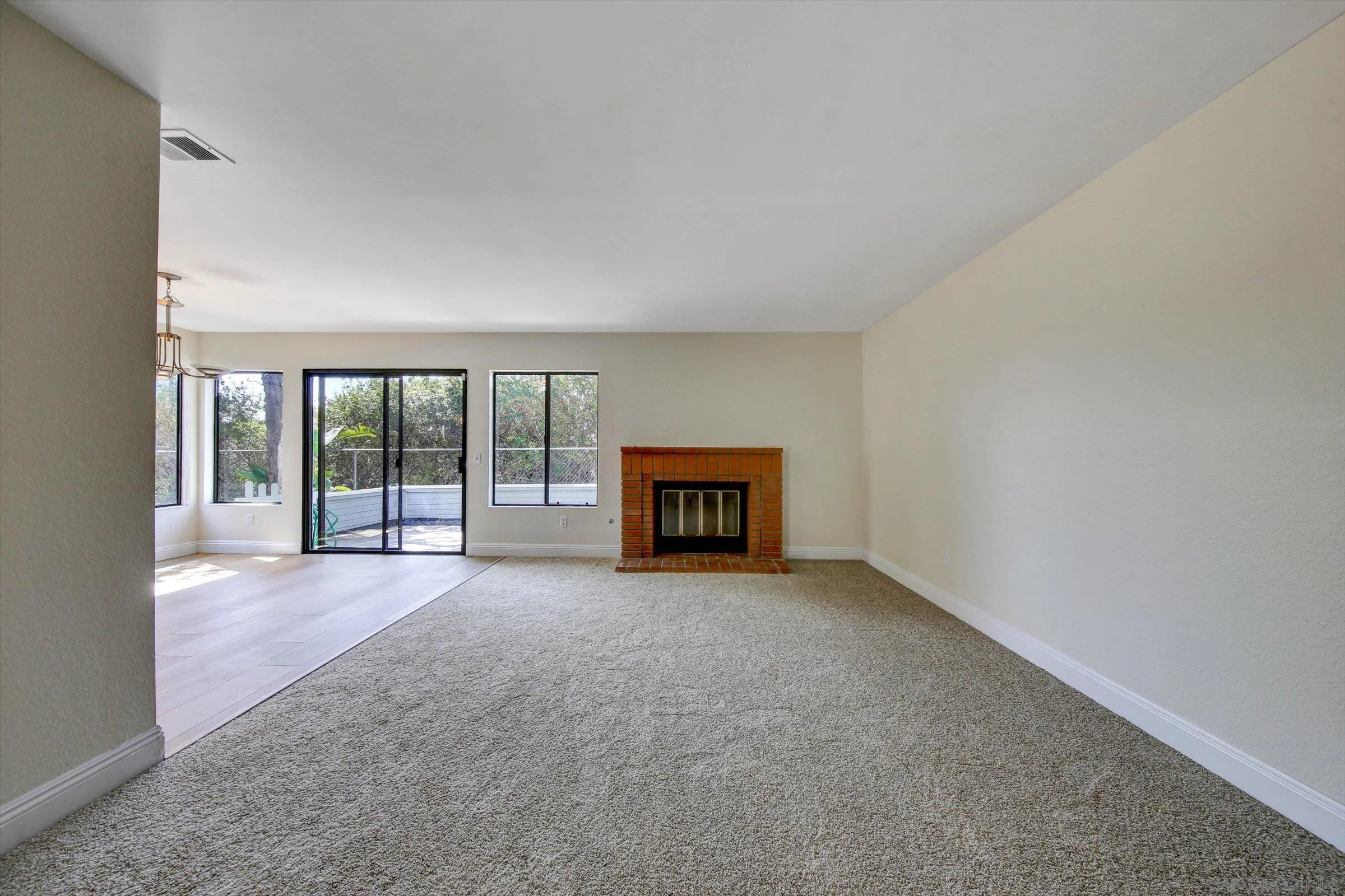 https://cdn.realtyfeed.com/cdn/127/260024066/5917a03eae810c06cabed8fe9ad99d25.webp